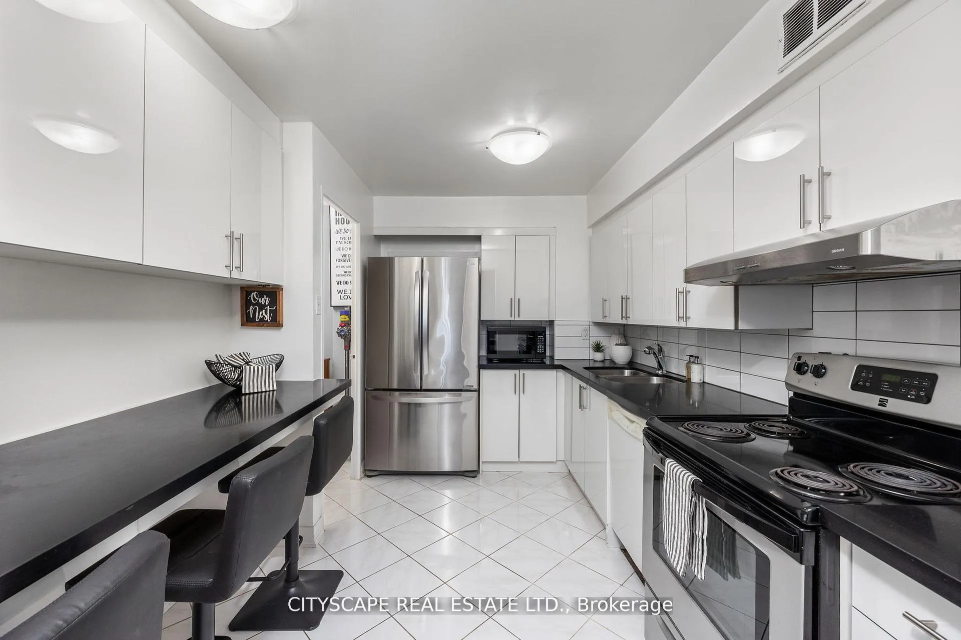 Photo 8 of Unit 10, 1 Royal Orchard Blv Boulevard, Markham, Royal Orchard — HOMEH