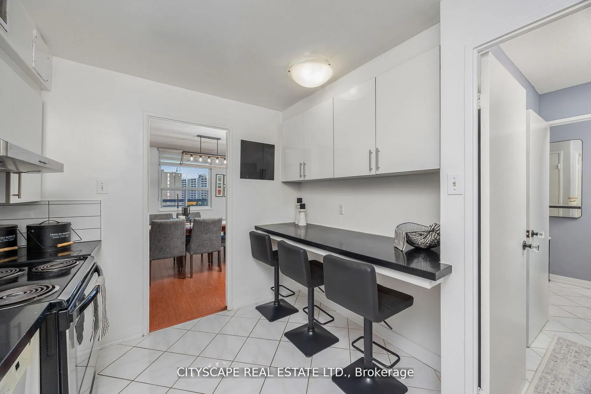 Photo 10 of Unit 10, 1 Royal Orchard Blv Boulevard, Markham, Royal Orchard — HOMEH