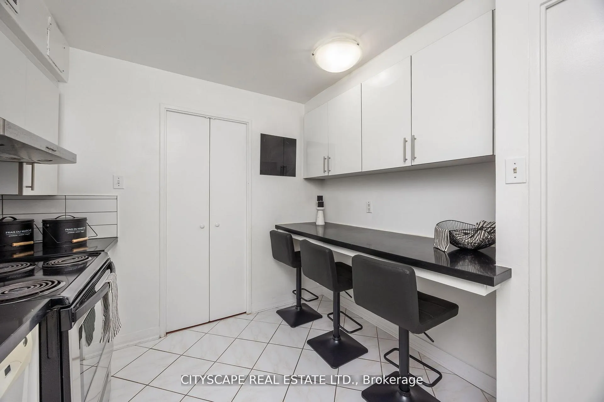 Photo 11 of Unit 10, 1 Royal Orchard Blv Boulevard, Markham, Royal Orchard — HOMEH