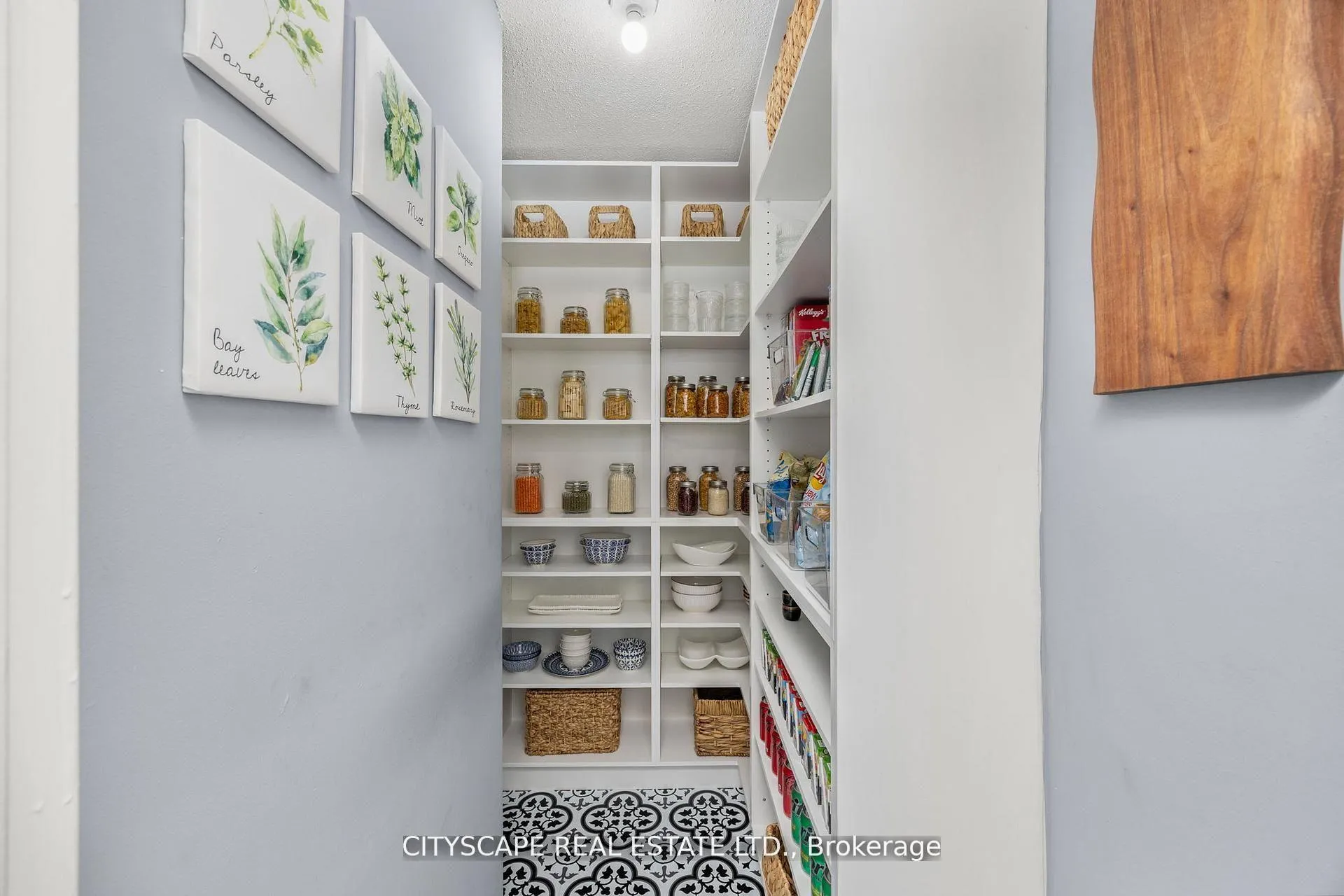 Photo 12 of Unit 10, 1 Royal Orchard Blv Boulevard, Markham, Royal Orchard — HOMEH