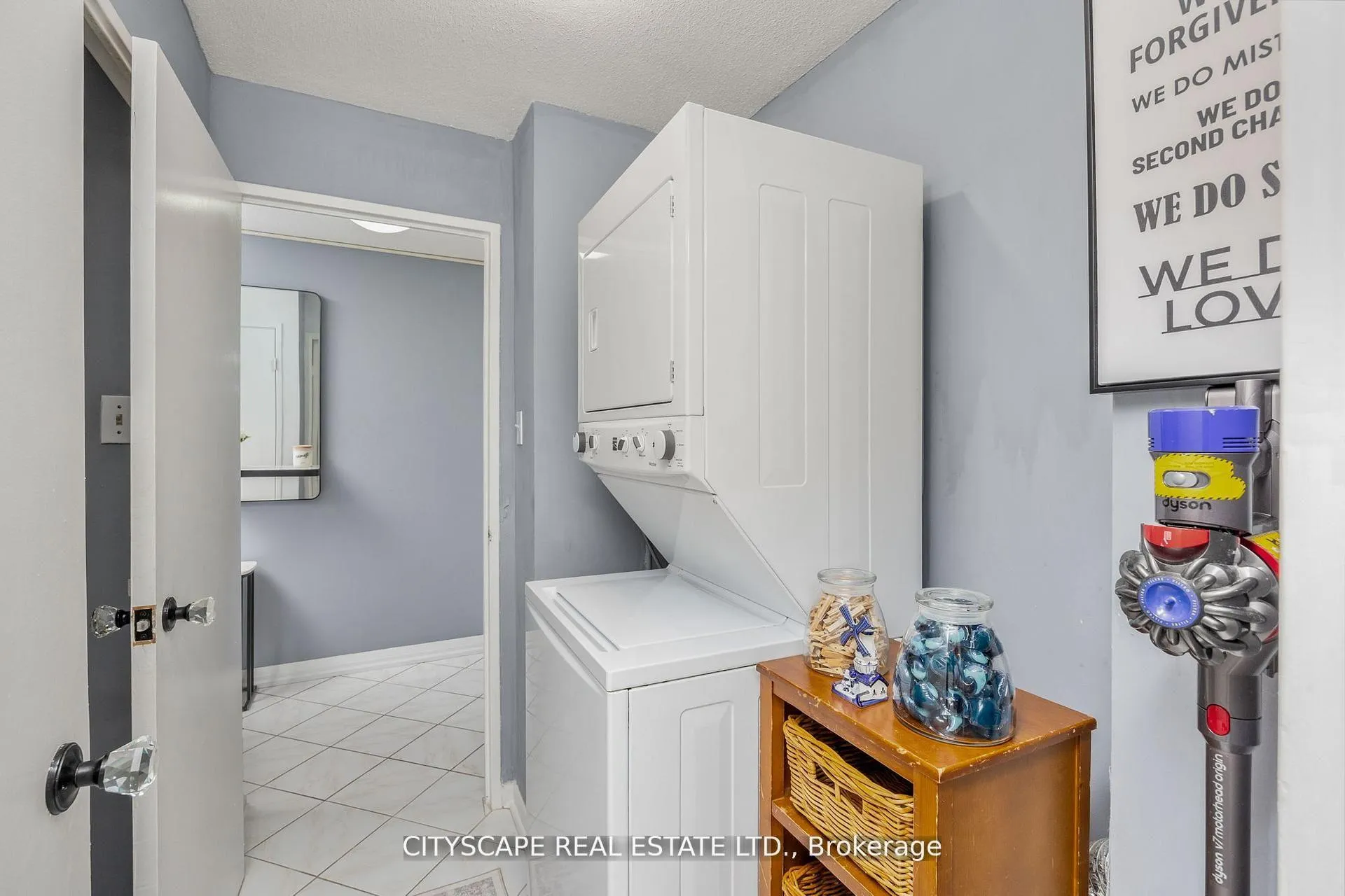 Photo 14 of Unit 10, 1 Royal Orchard Blv Boulevard, Markham, Royal Orchard — HOMEH