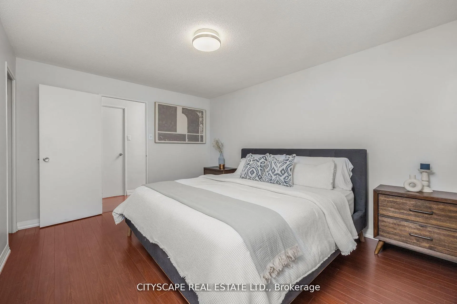 Photo 16 of Unit 10, 1 Royal Orchard Blv Boulevard, Markham, Royal Orchard — HOMEH