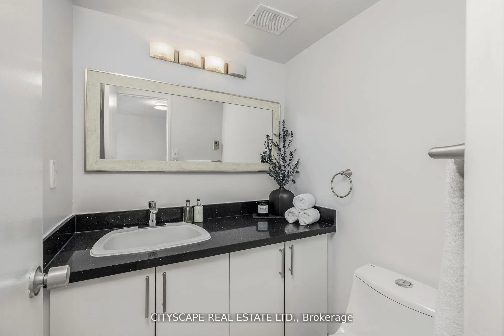 Photo 20 of Unit 10, 1 Royal Orchard Blv Boulevard, Markham, Royal Orchard — HOMEH