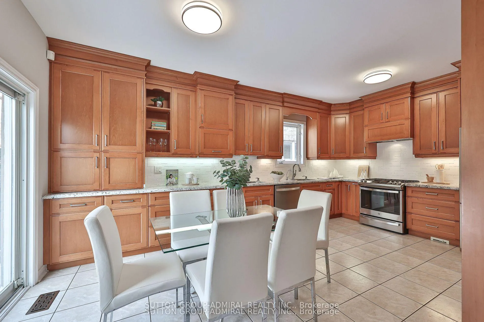 Photo 11 of 173 Bentoak Crescent, Vaughan, Patterson — HOMEH