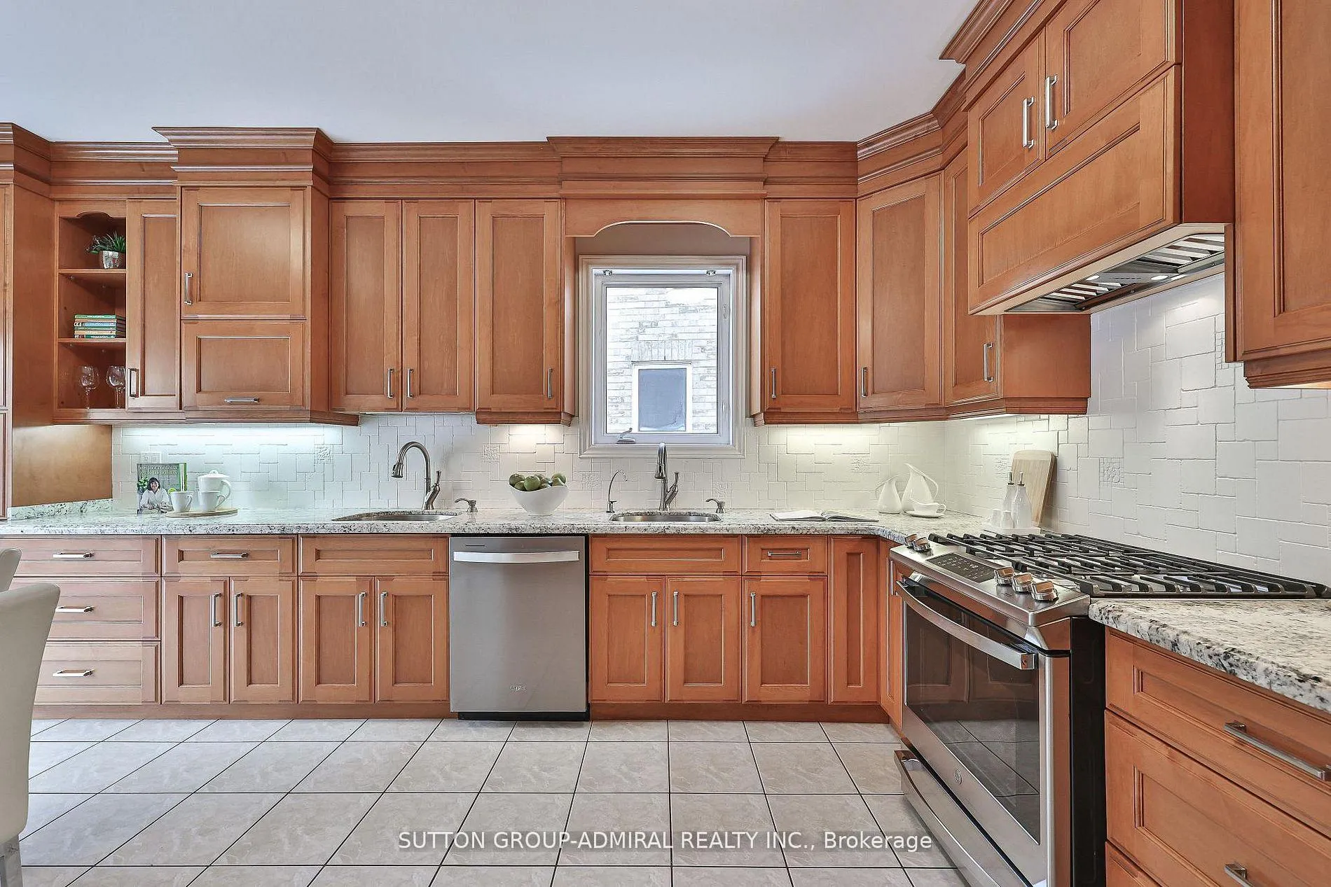 Photo 12 of 173 Bentoak Crescent, Vaughan, Patterson — HOMEH