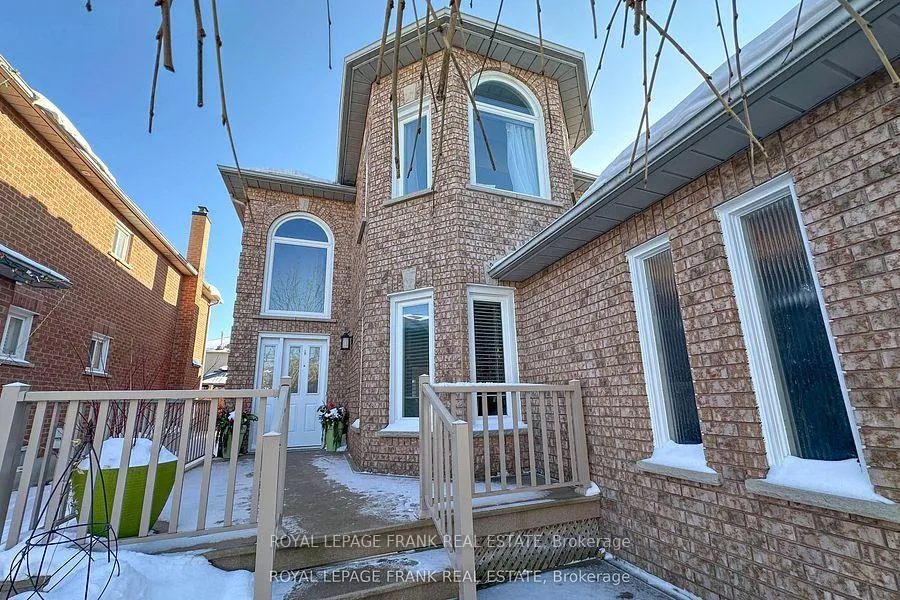 Photo 5 of 7 Winterberry Drive, Whitby, Rolling Acres — HOMEH