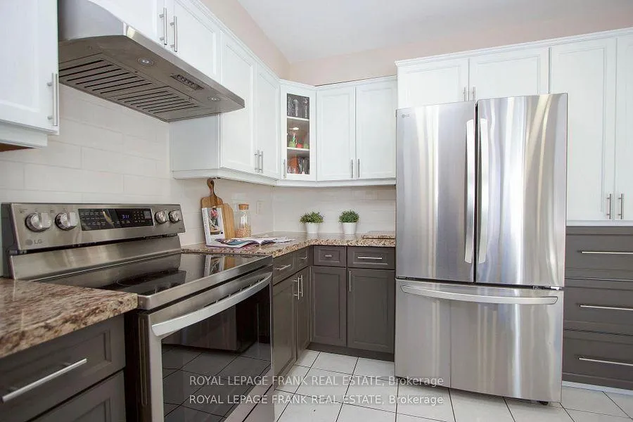 Photo 12 of 7 Winterberry Drive, Whitby, Rolling Acres — HOMEH