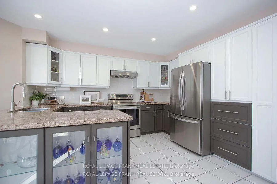 Photo 13 of 7 Winterberry Drive, Whitby, Rolling Acres — HOMEH