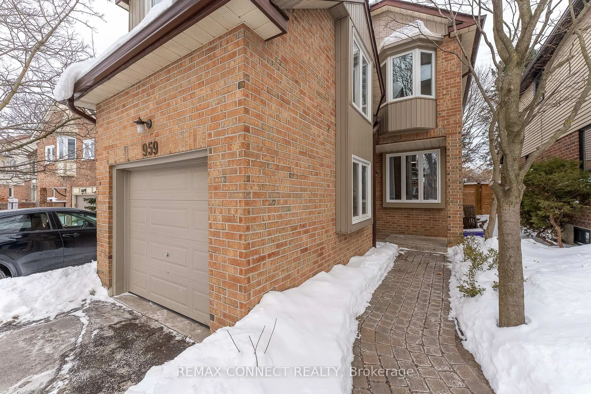 Photo 2 of 959 Redbird Crescent, Pickering, Liverpool — HOMEH