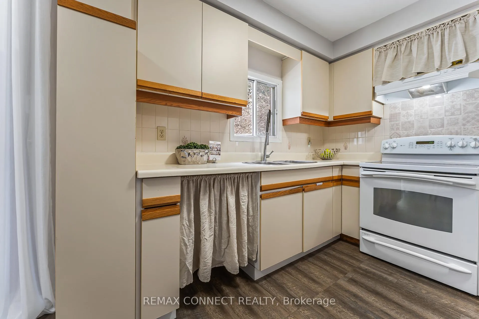 Photo 15 of 959 Redbird Crescent, Pickering, Liverpool — HOMEH