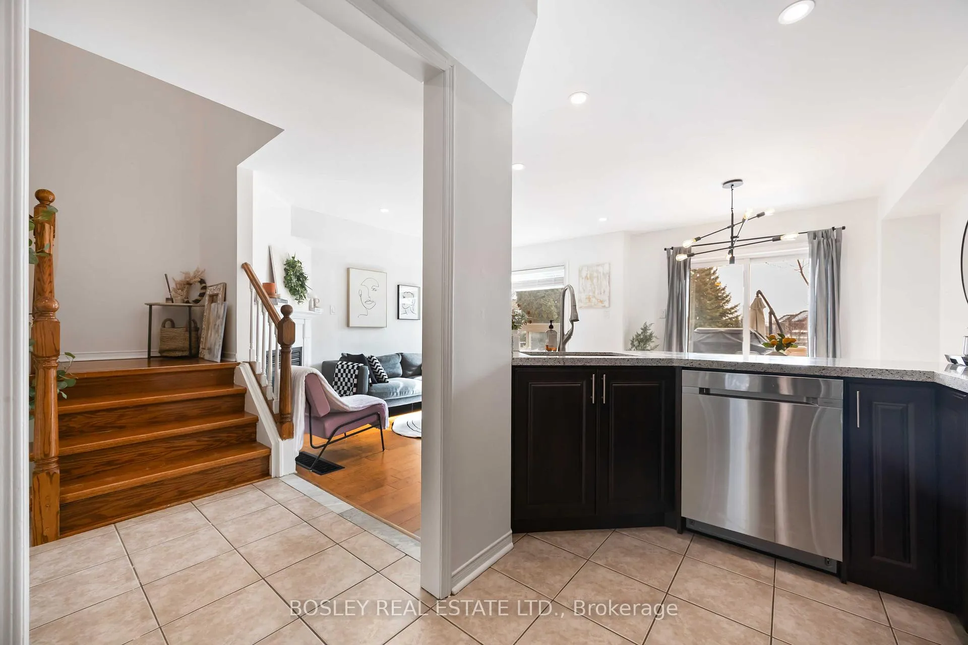 Photo 10 of 57 Candlebrook Drive, Whitby, Pringle Creek — HOMEH
