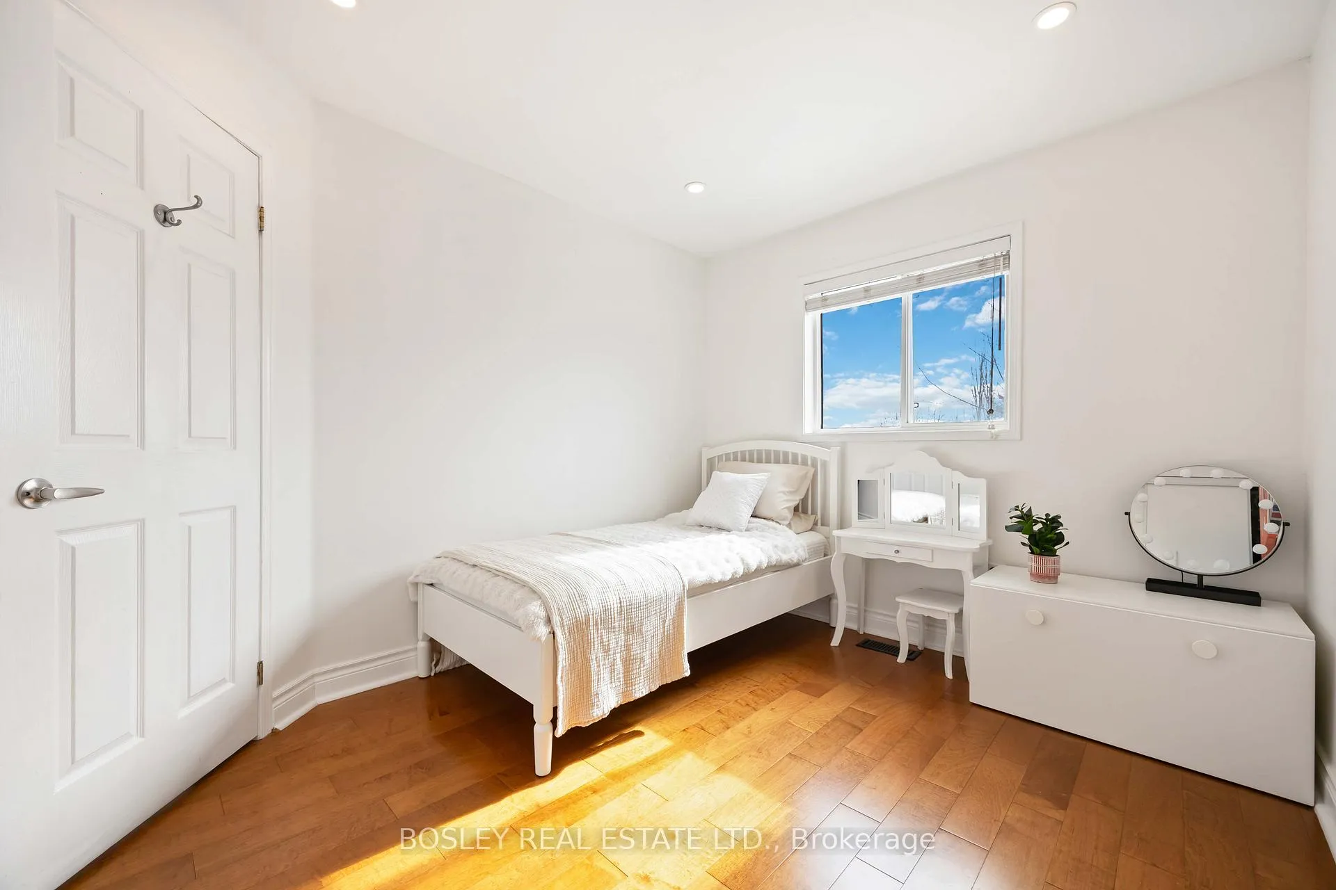 Photo 14 of 57 Candlebrook Drive, Whitby, Pringle Creek — HOMEH