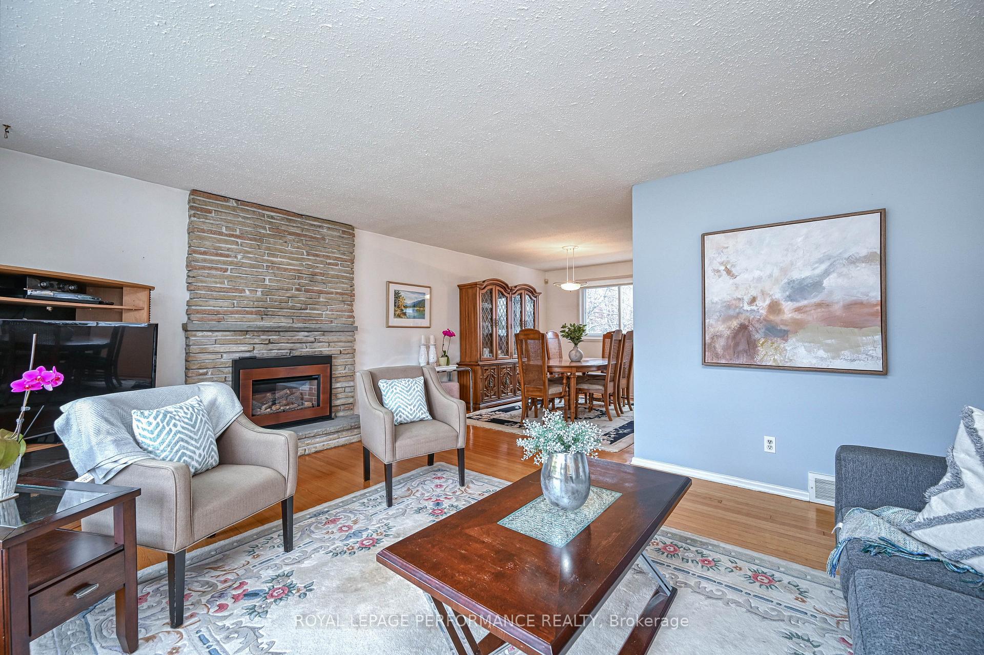 Photo 2 of 121 Starwood Road, Ottawa, Meadowlands/St. Claire Gardens — HOMEH