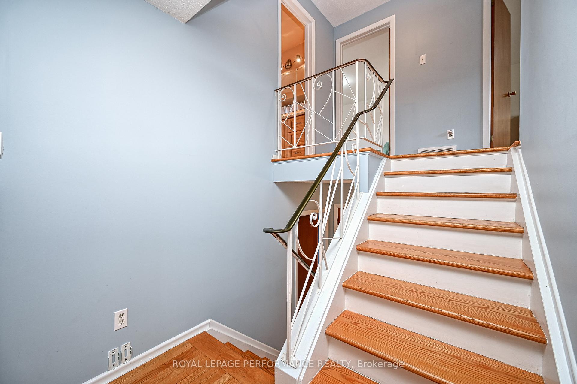 Photo 7 of 121 Starwood Road, Ottawa, Meadowlands/St. Claire Gardens — HOMEH