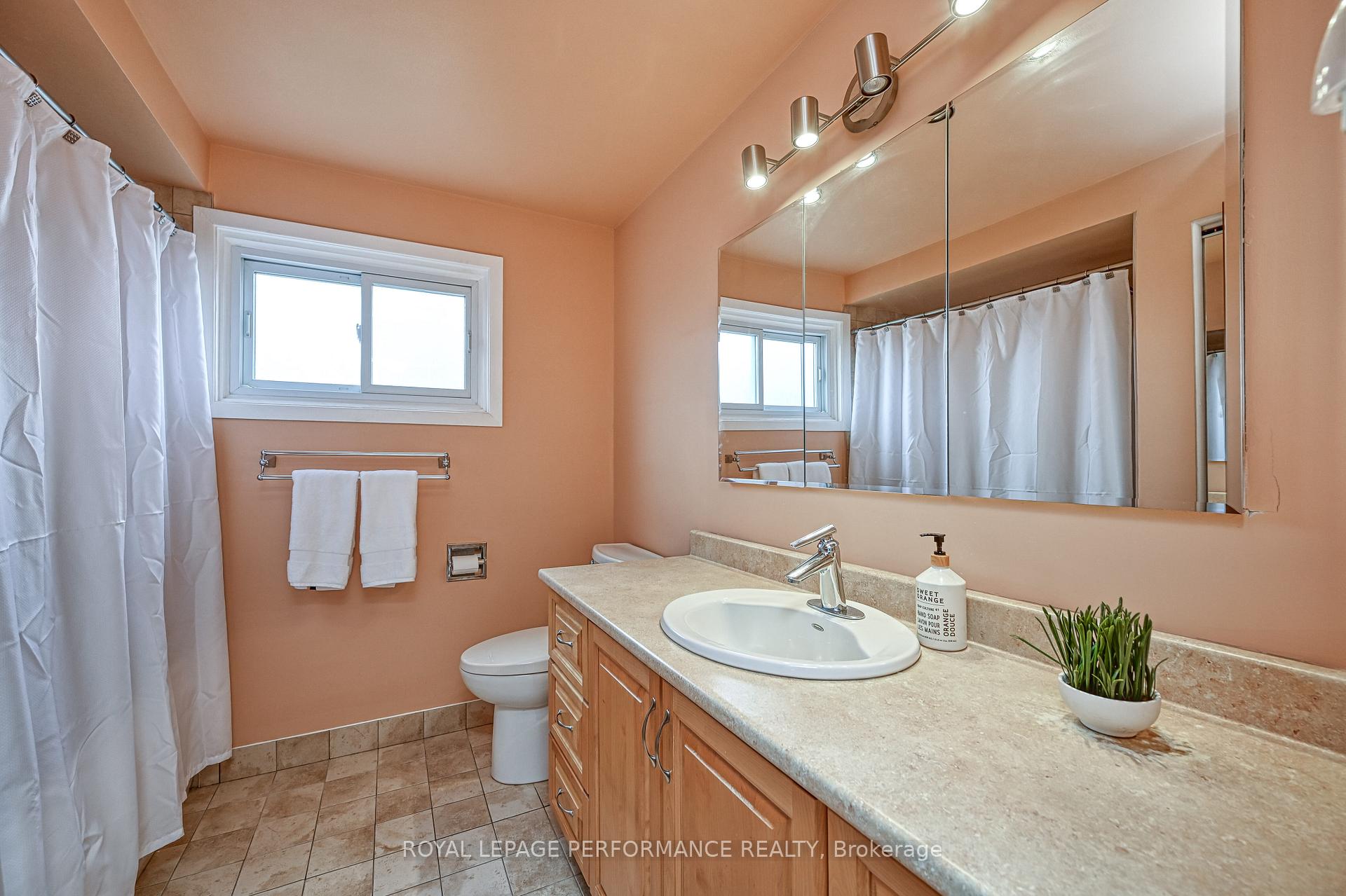 Photo 8 of 121 Starwood Road, Ottawa, Meadowlands/St. Claire Gardens — HOMEH