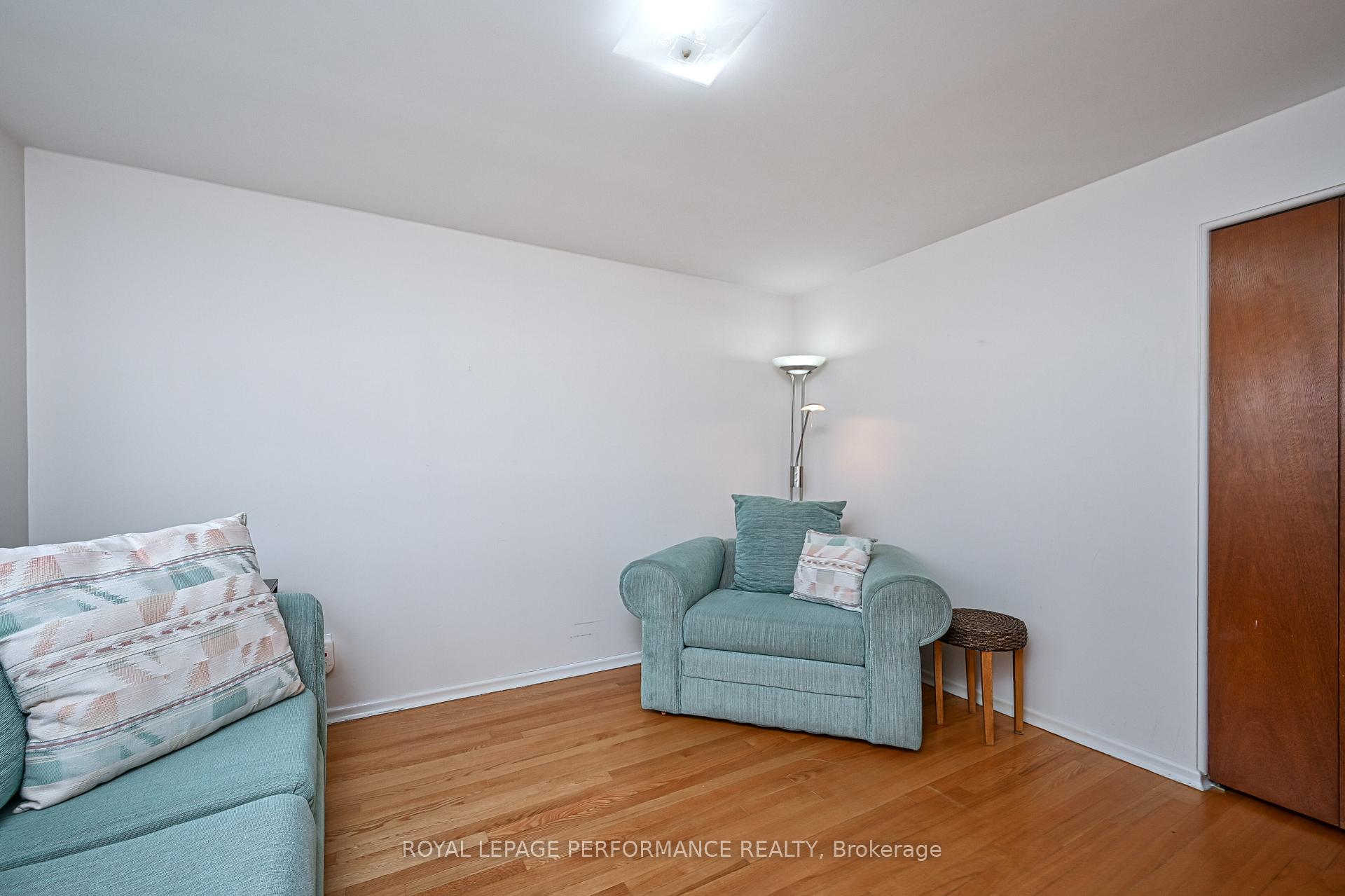 Photo 10 of 121 Starwood Road, Ottawa, Meadowlands/St. Claire Gardens — HOMEH