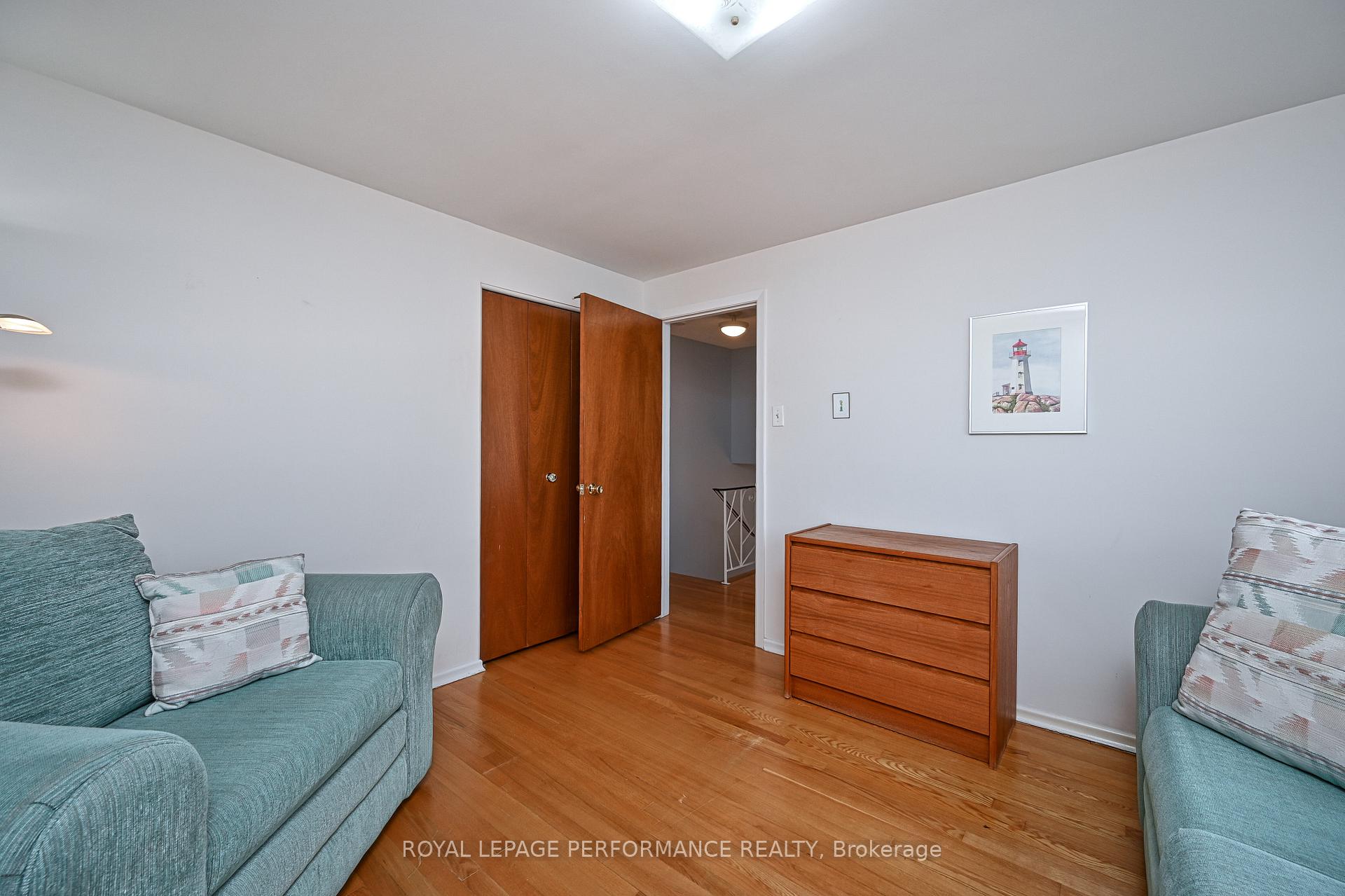 Photo 11 of 121 Starwood Road, Ottawa, Meadowlands/St. Claire Gardens — HOMEH