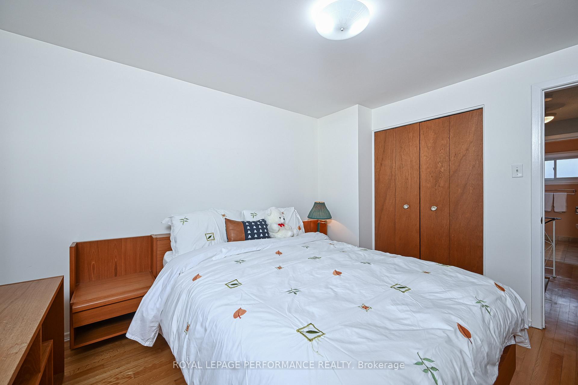 Photo 13 of 121 Starwood Road, Ottawa, Meadowlands/St. Claire Gardens — HOMEH