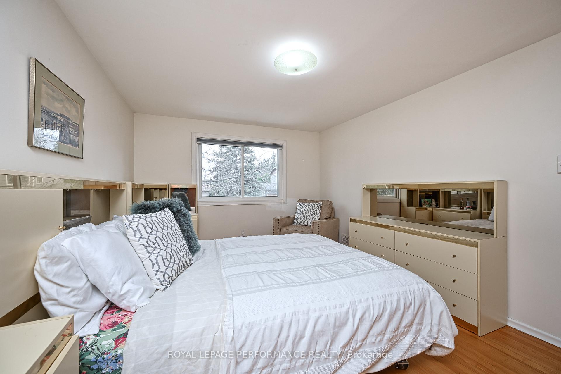Photo 15 of 121 Starwood Road, Ottawa, Meadowlands/St. Claire Gardens — HOMEH