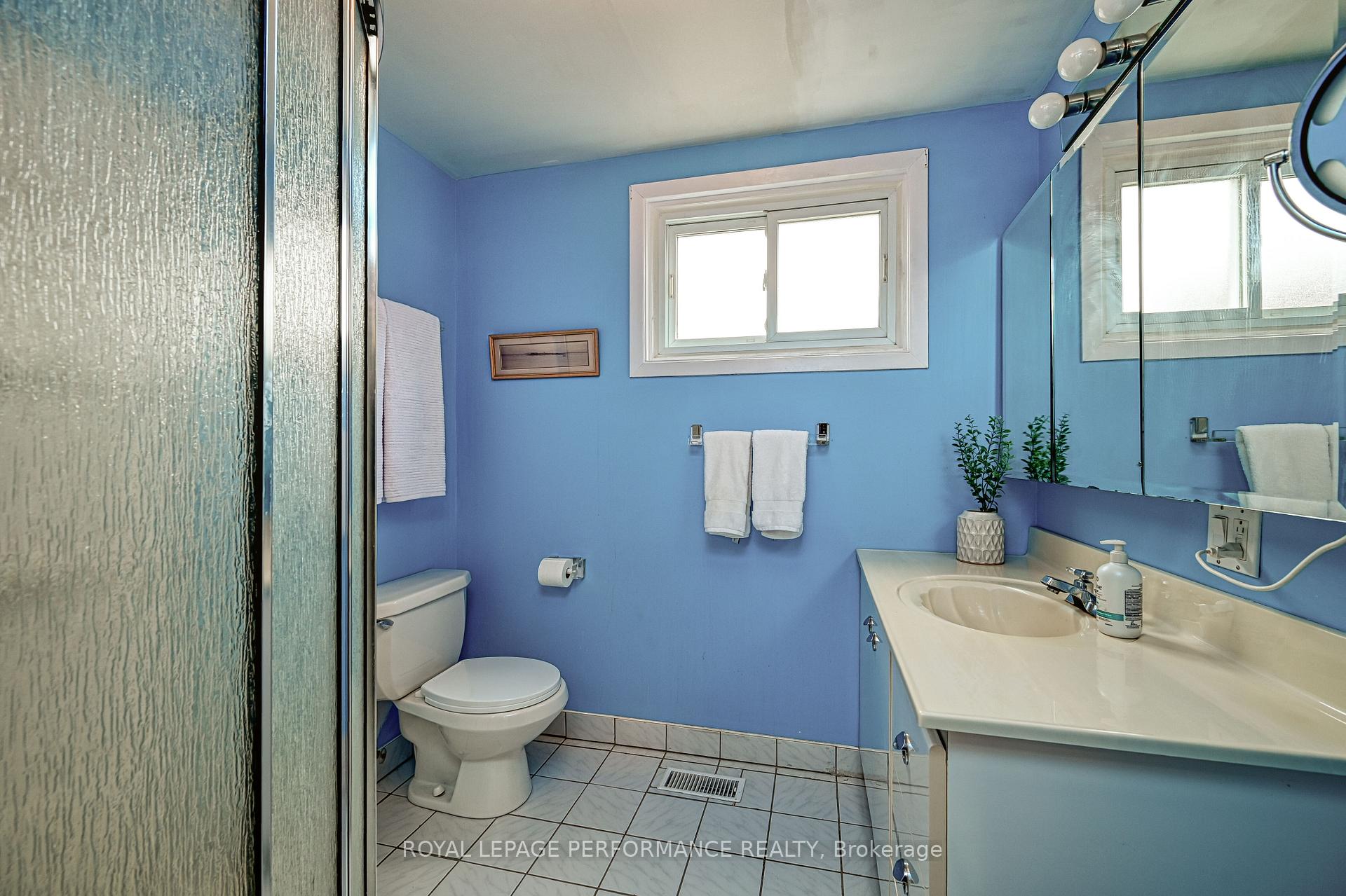 Photo 17 of 121 Starwood Road, Ottawa, Meadowlands/St. Claire Gardens — HOMEH