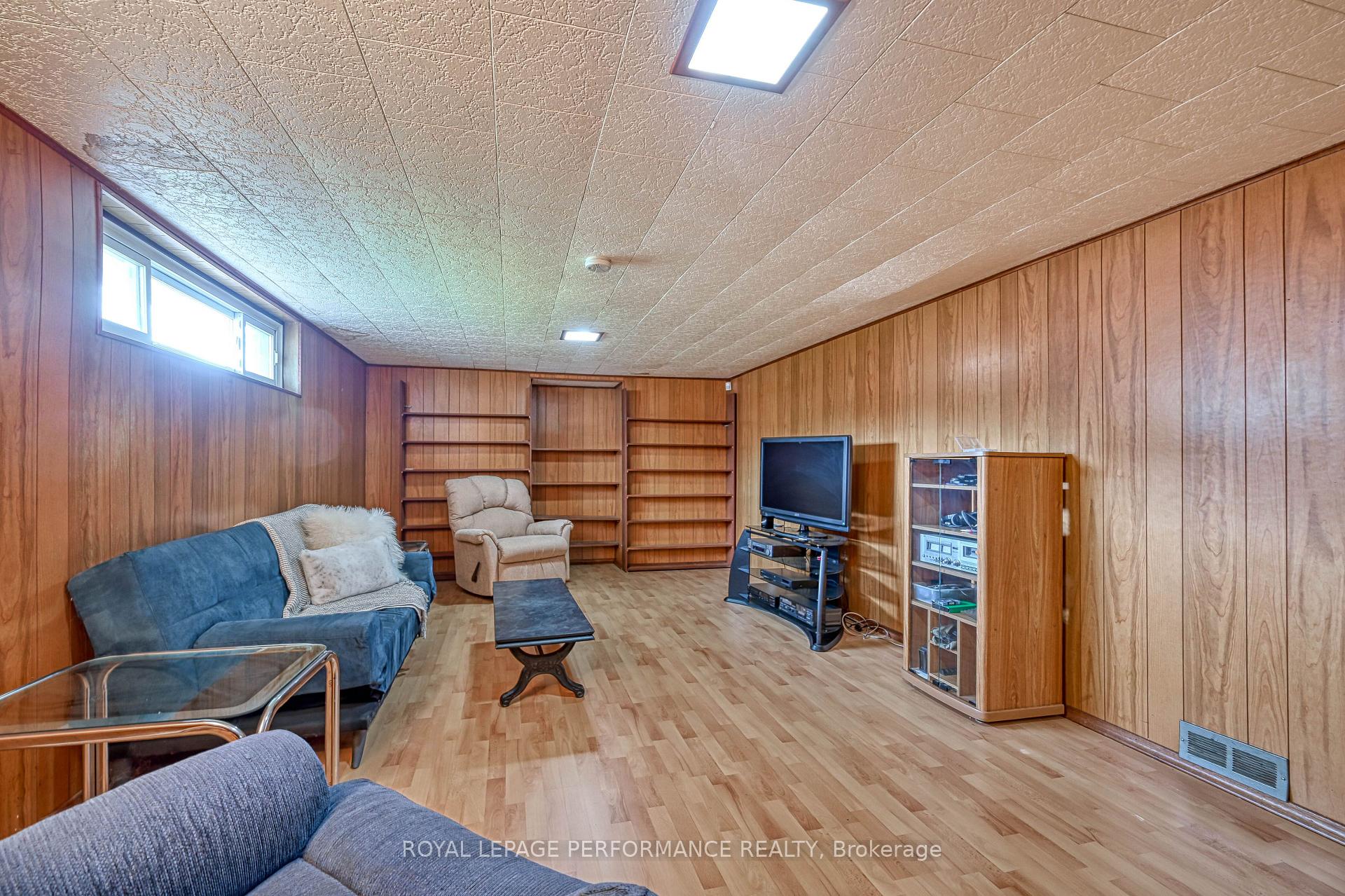 Photo 19 of 121 Starwood Road, Ottawa, Meadowlands/St. Claire Gardens — HOMEH