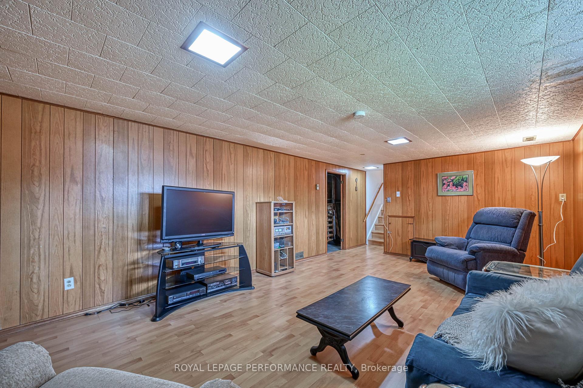 Photo 21 of 121 Starwood Road, Ottawa, Meadowlands/St. Claire Gardens — HOMEH