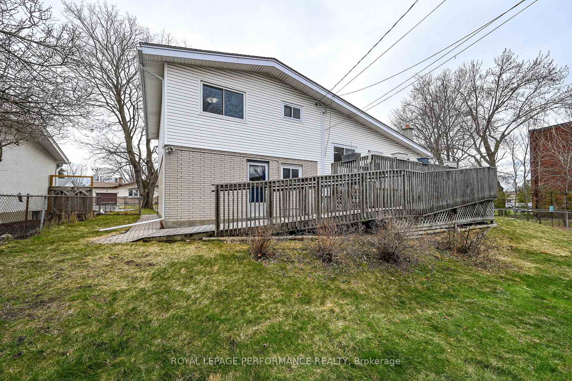 Photo 23 of 121 Starwood Road, Ottawa, Meadowlands/St. Claire Gardens — HOMEH