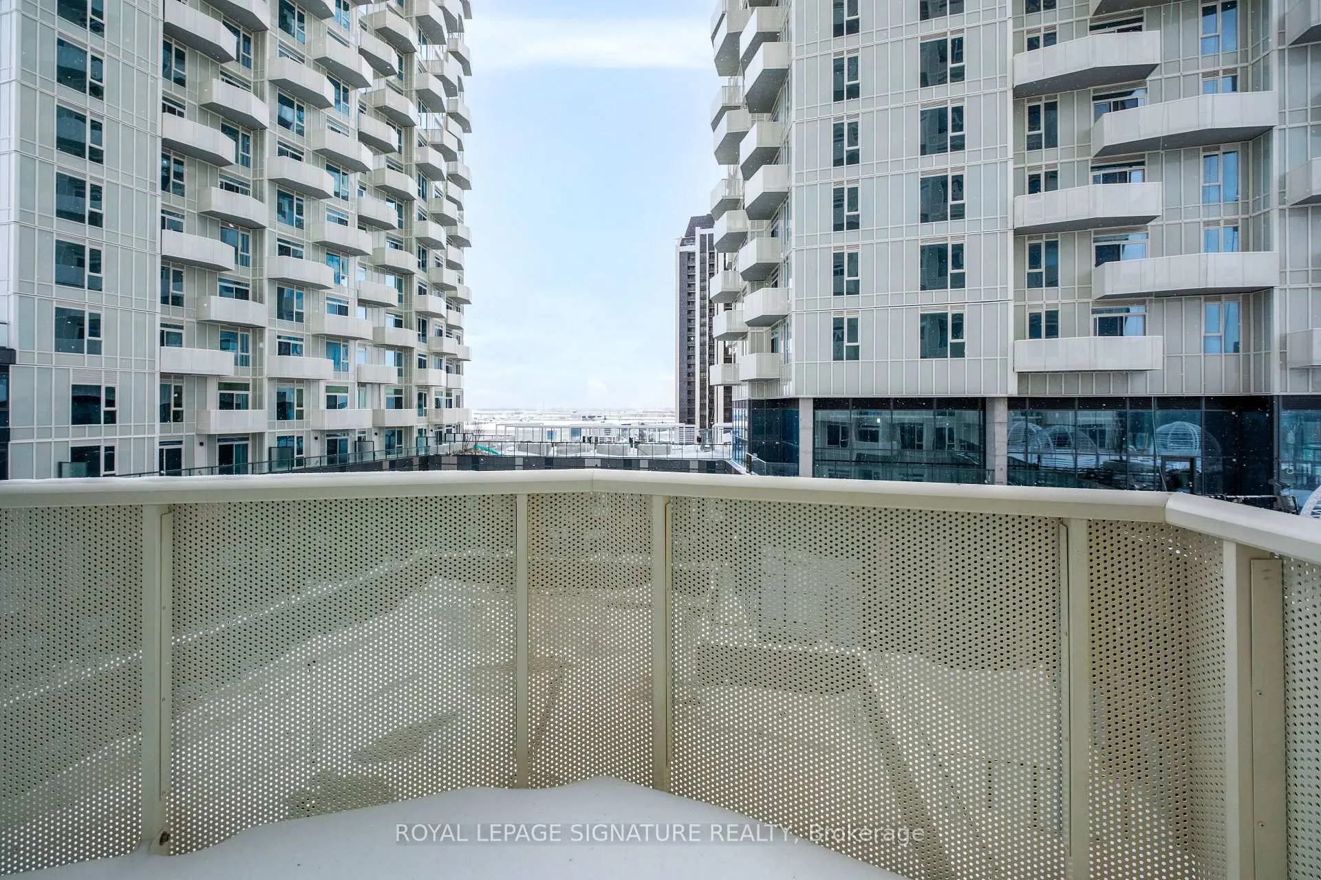 Photo 9 of Unit 625, 498 Caldari Road, Vaughan, Concord — HOMEH