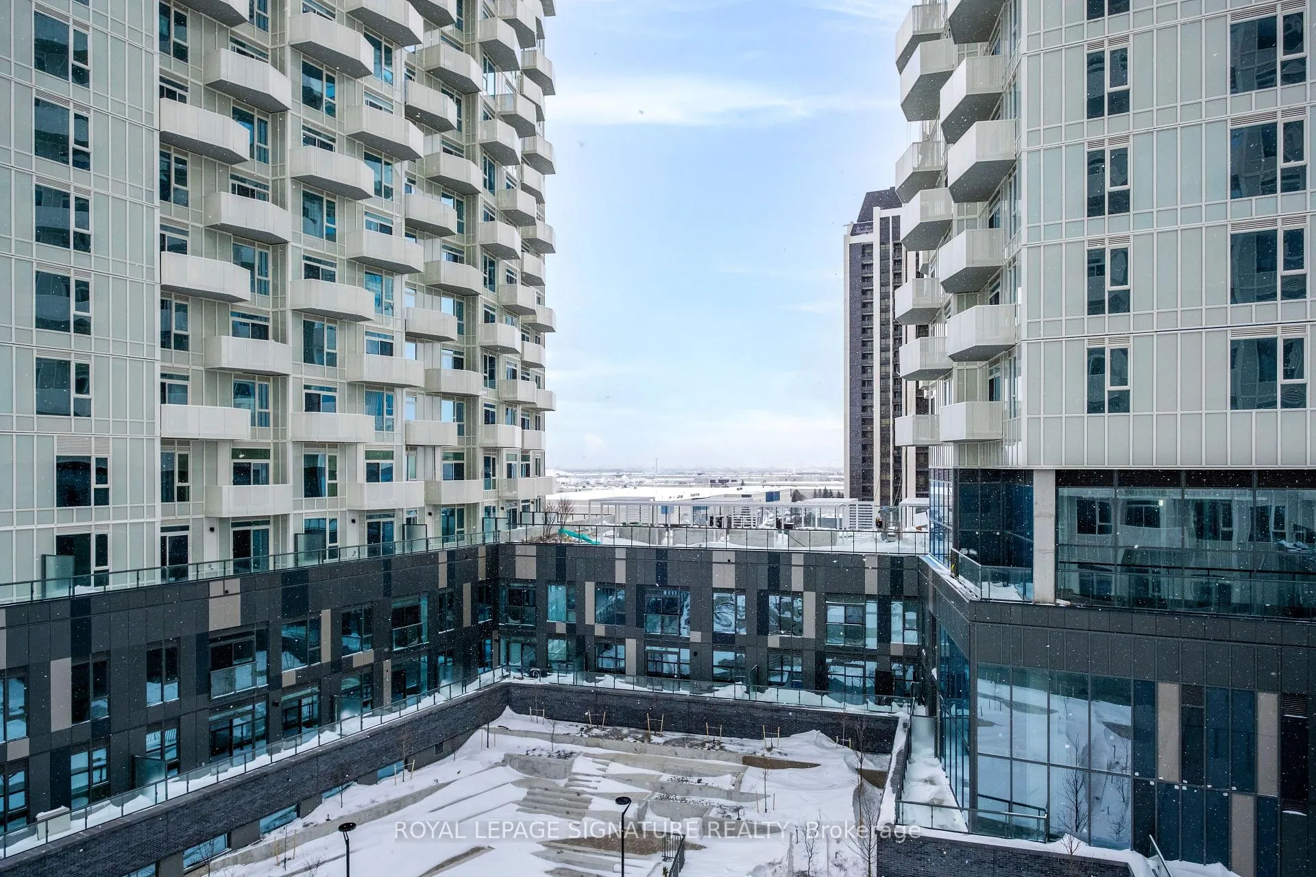 Photo 11 of Unit 625, 498 Caldari Road, Vaughan, Concord — HOMEH