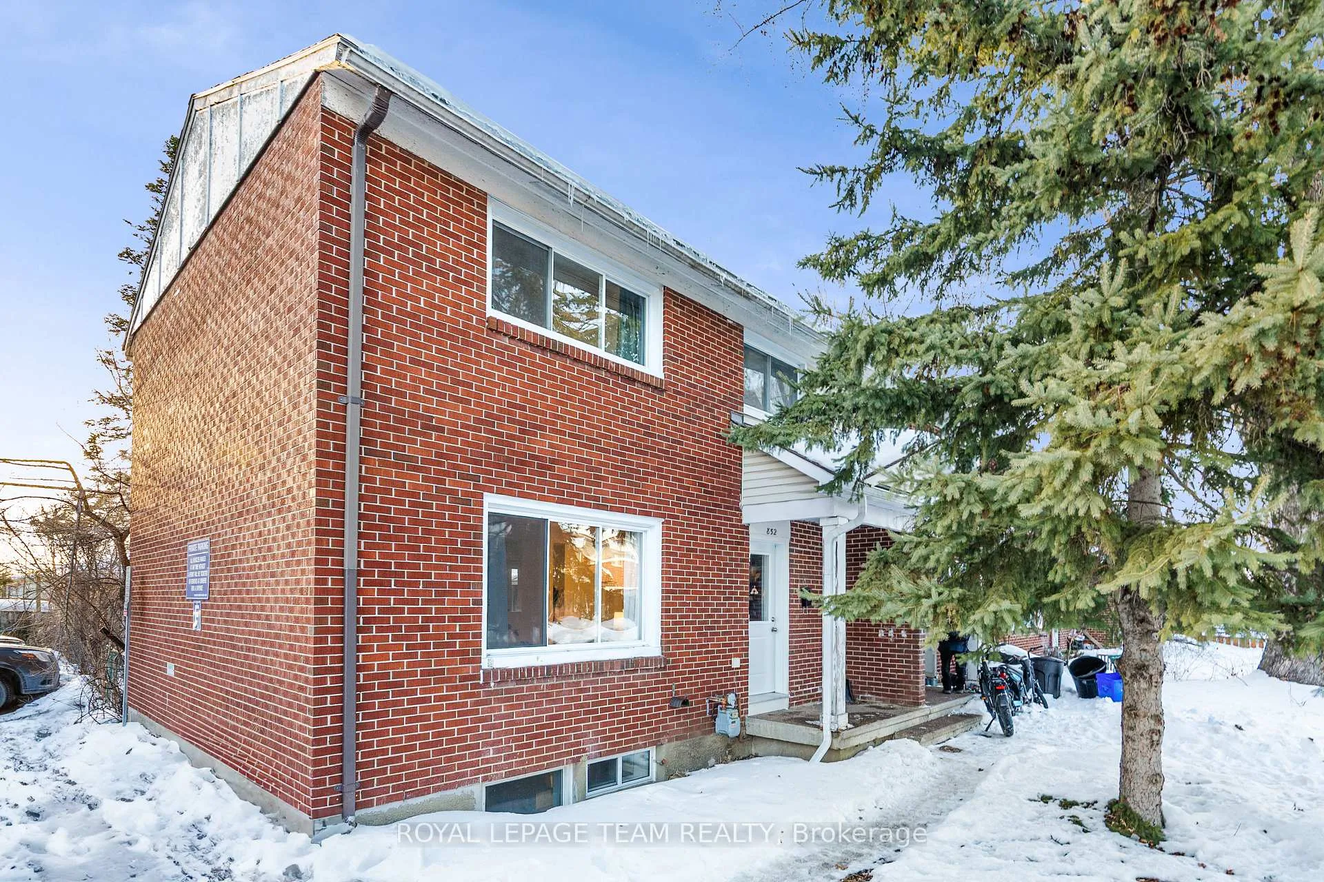 Photo 1 of 852 Borthwick Avenue, Ottawa, Castle Heights/Rideau High — HOMEH