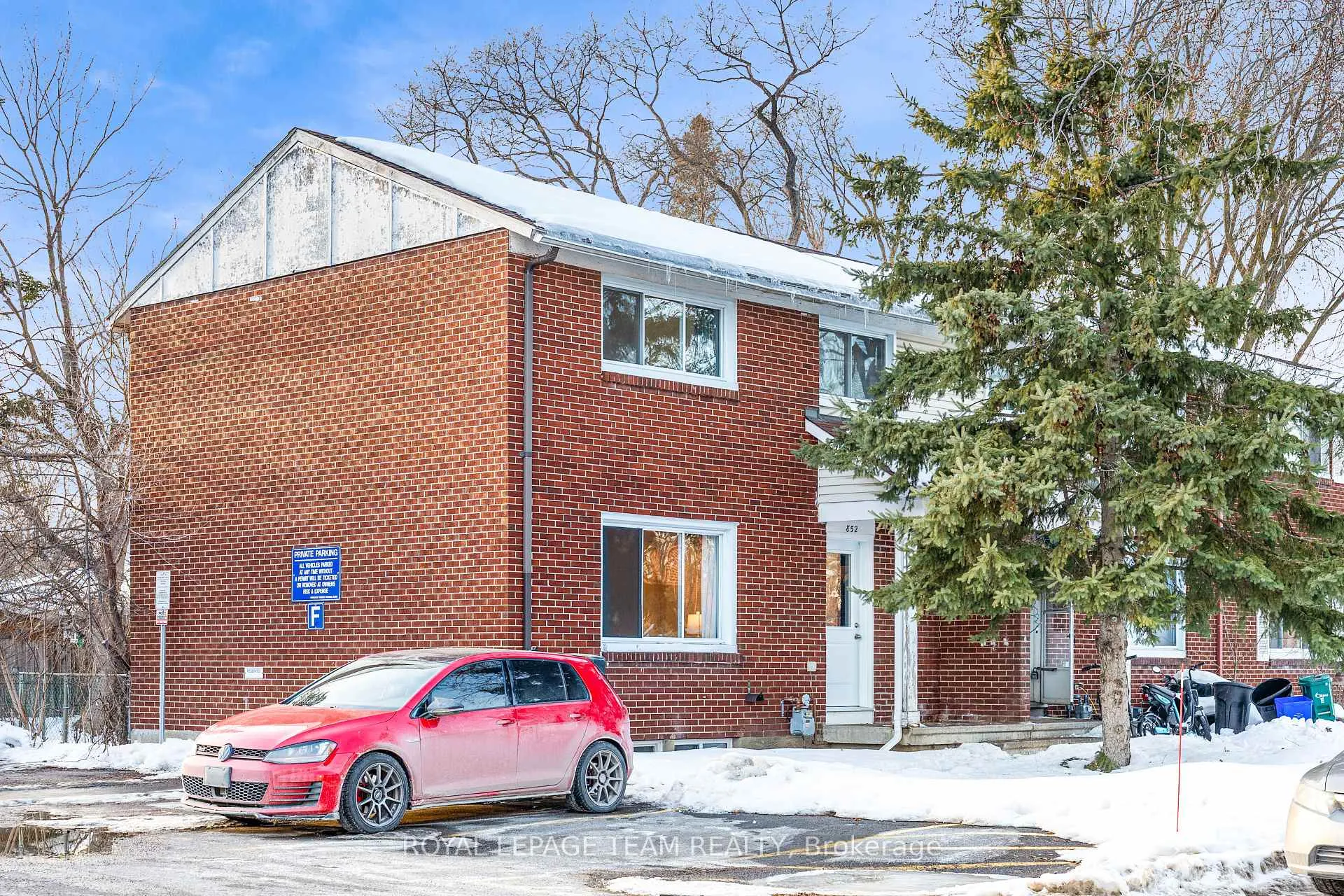 Photo 2 of 852 Borthwick Avenue, Ottawa, Castle Heights/Rideau High — HOMEH