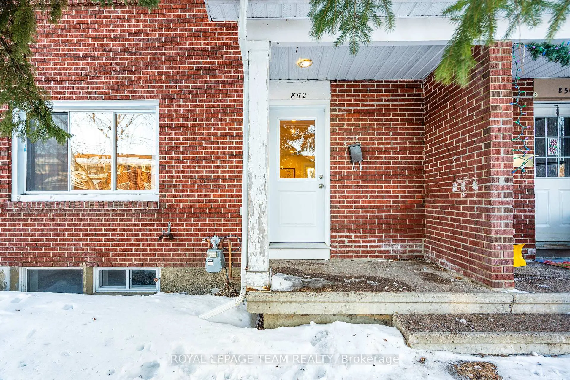 Photo 3 of 852 Borthwick Avenue, Ottawa, Castle Heights/Rideau High — HOMEH