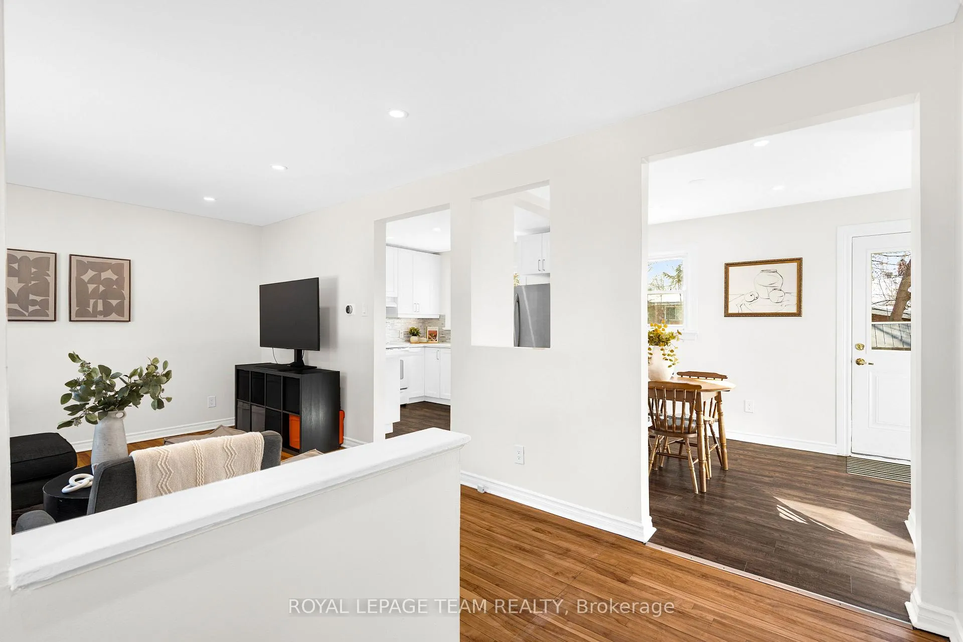 Photo 6 of 852 Borthwick Avenue, Ottawa, Castle Heights/Rideau High — HOMEH