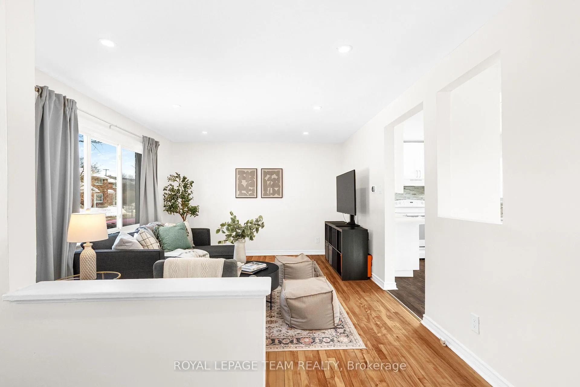 Photo 7 of 852 Borthwick Avenue, Ottawa, Castle Heights/Rideau High — HOMEH