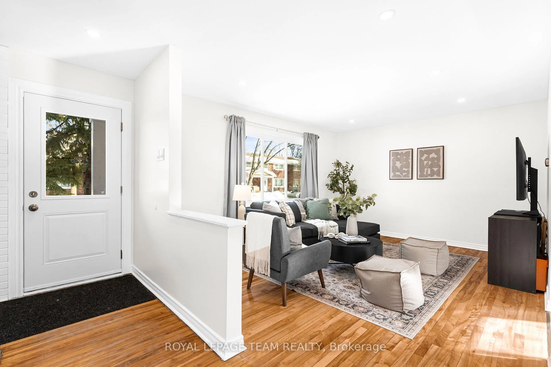 Photo 8 of 852 Borthwick Avenue, Ottawa, Castle Heights/Rideau High — HOMEH