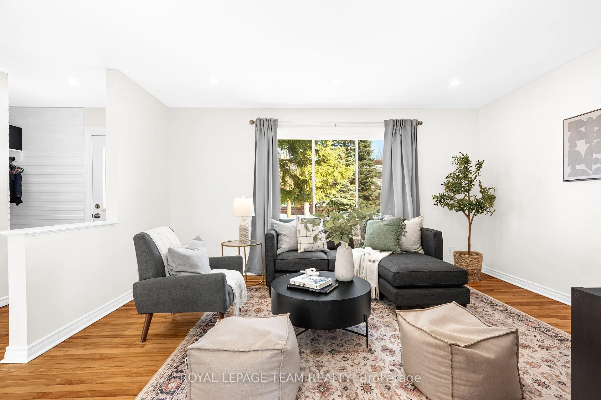 Photo 9 of 852 Borthwick Avenue, Ottawa, Castle Heights/Rideau High — HOMEH