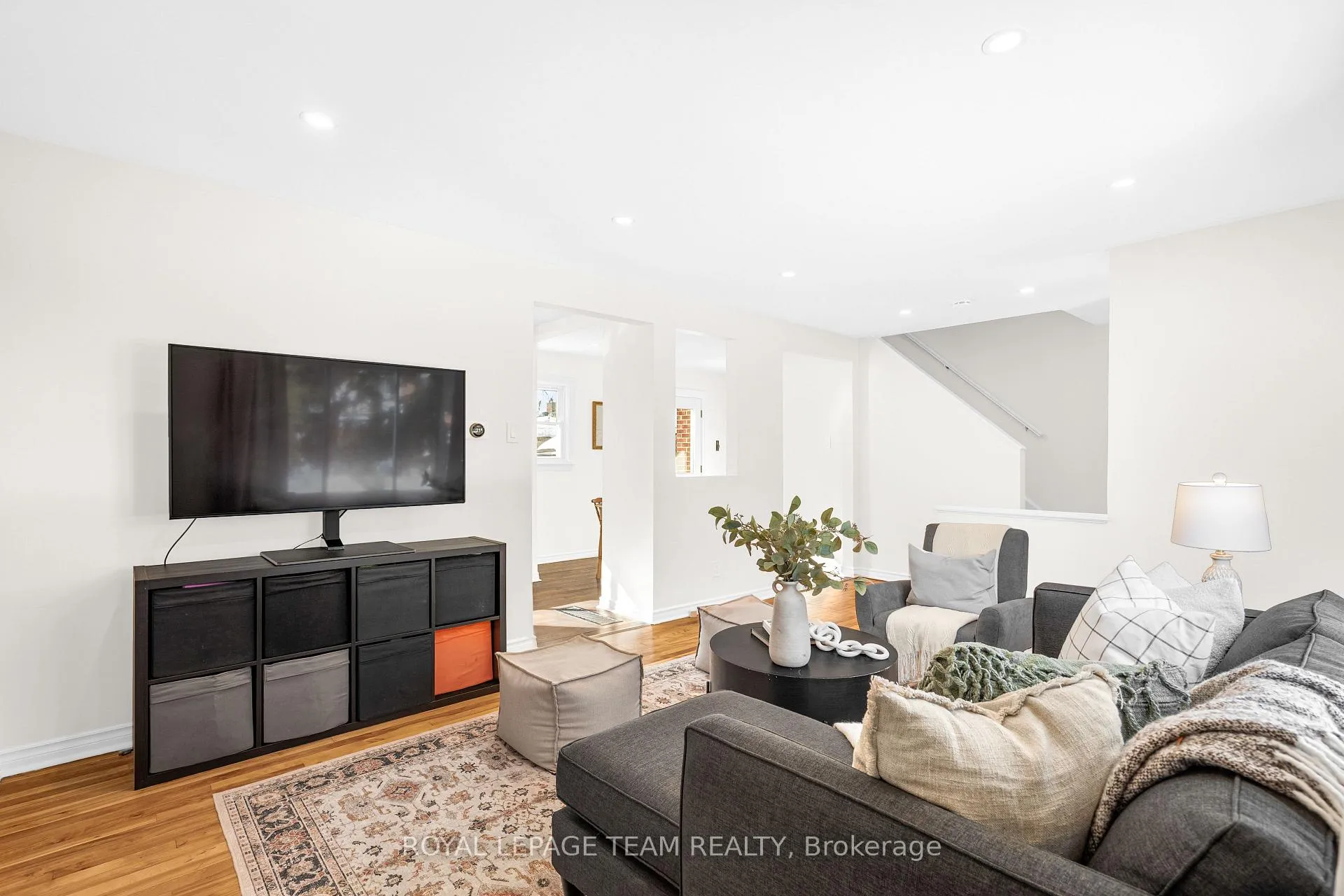 Photo 11 of 852 Borthwick Avenue, Ottawa, Castle Heights/Rideau High — HOMEH