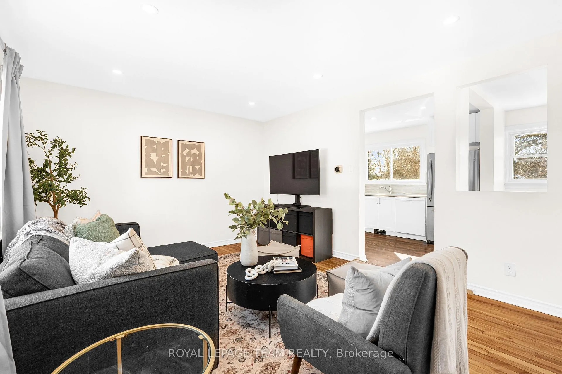 Photo 12 of 852 Borthwick Avenue, Ottawa, Castle Heights/Rideau High — HOMEH
