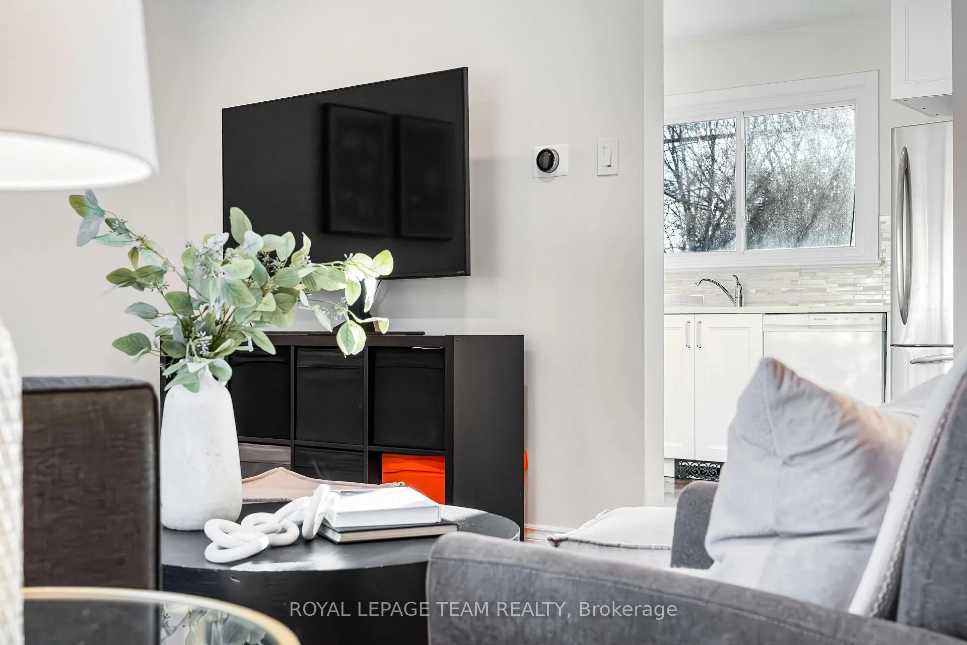 Photo 13 of 852 Borthwick Avenue, Ottawa, Castle Heights/Rideau High — HOMEH