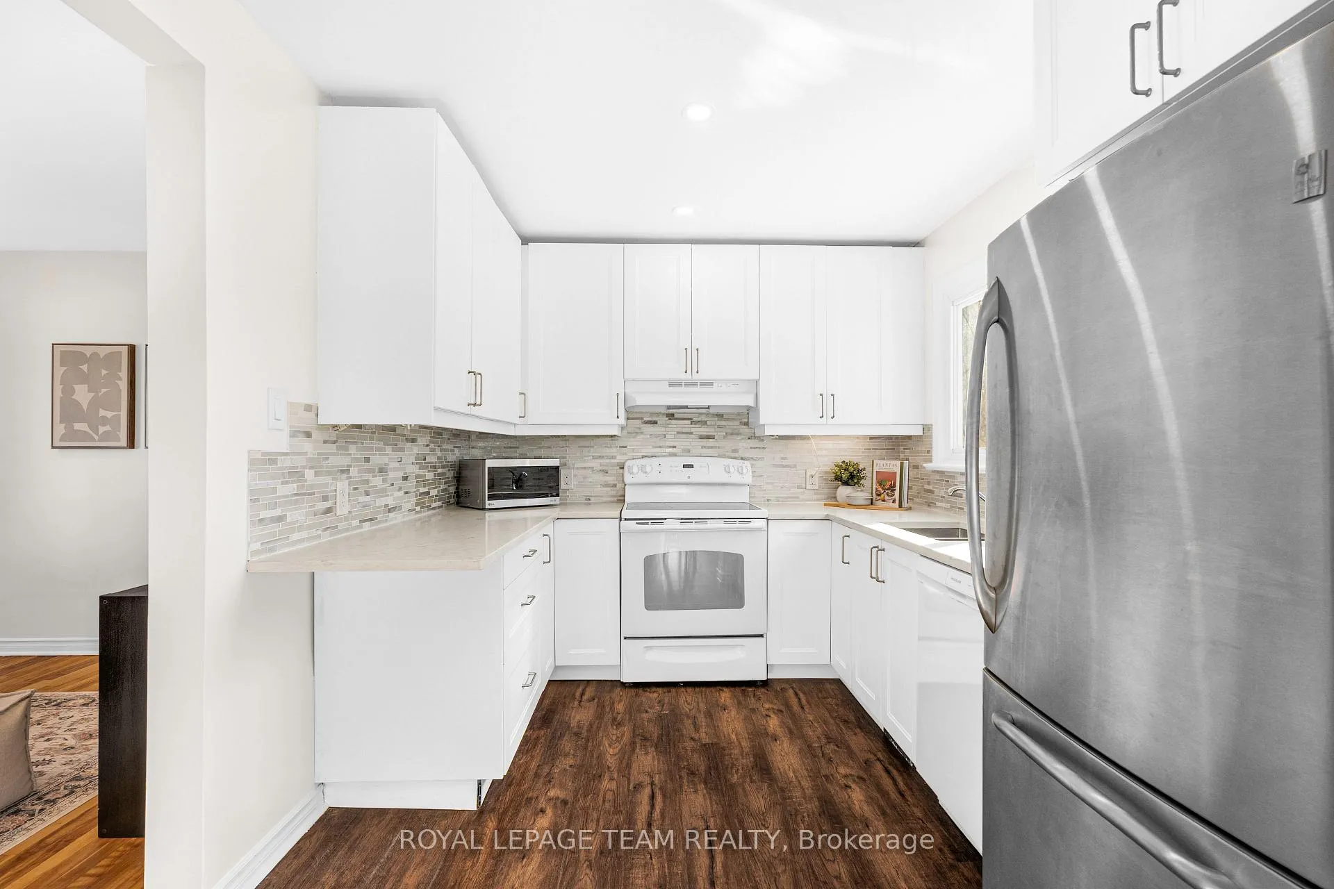 Photo 16 of 852 Borthwick Avenue, Ottawa, Castle Heights/Rideau High — HOMEH