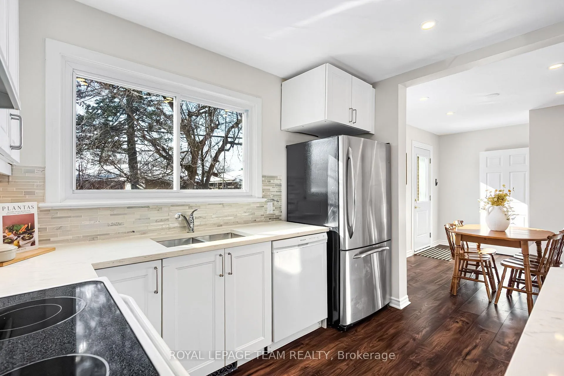Photo 20 of 852 Borthwick Avenue, Ottawa, Castle Heights/Rideau High — HOMEH