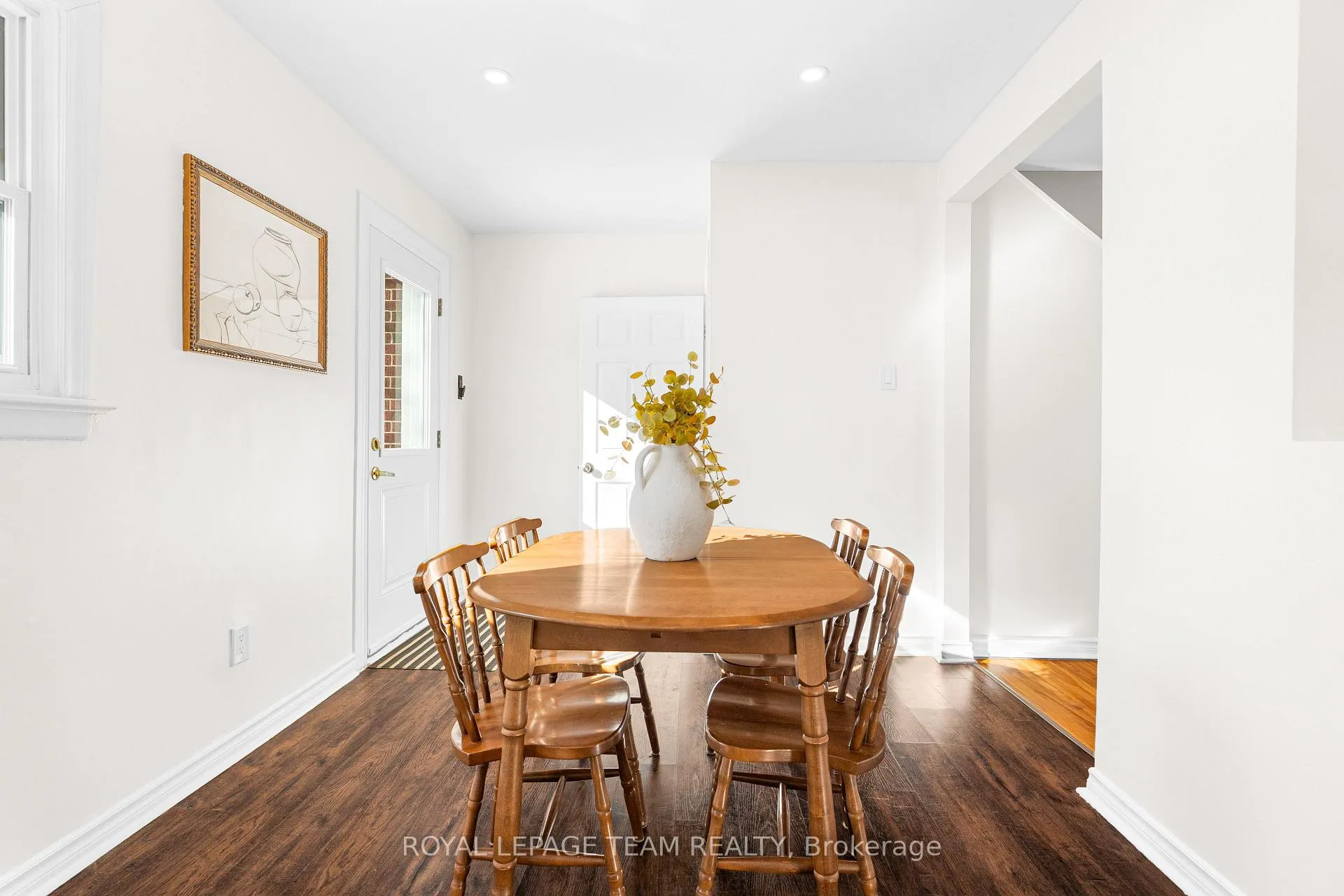 Photo 21 of 852 Borthwick Avenue, Ottawa, Castle Heights/Rideau High — HOMEH