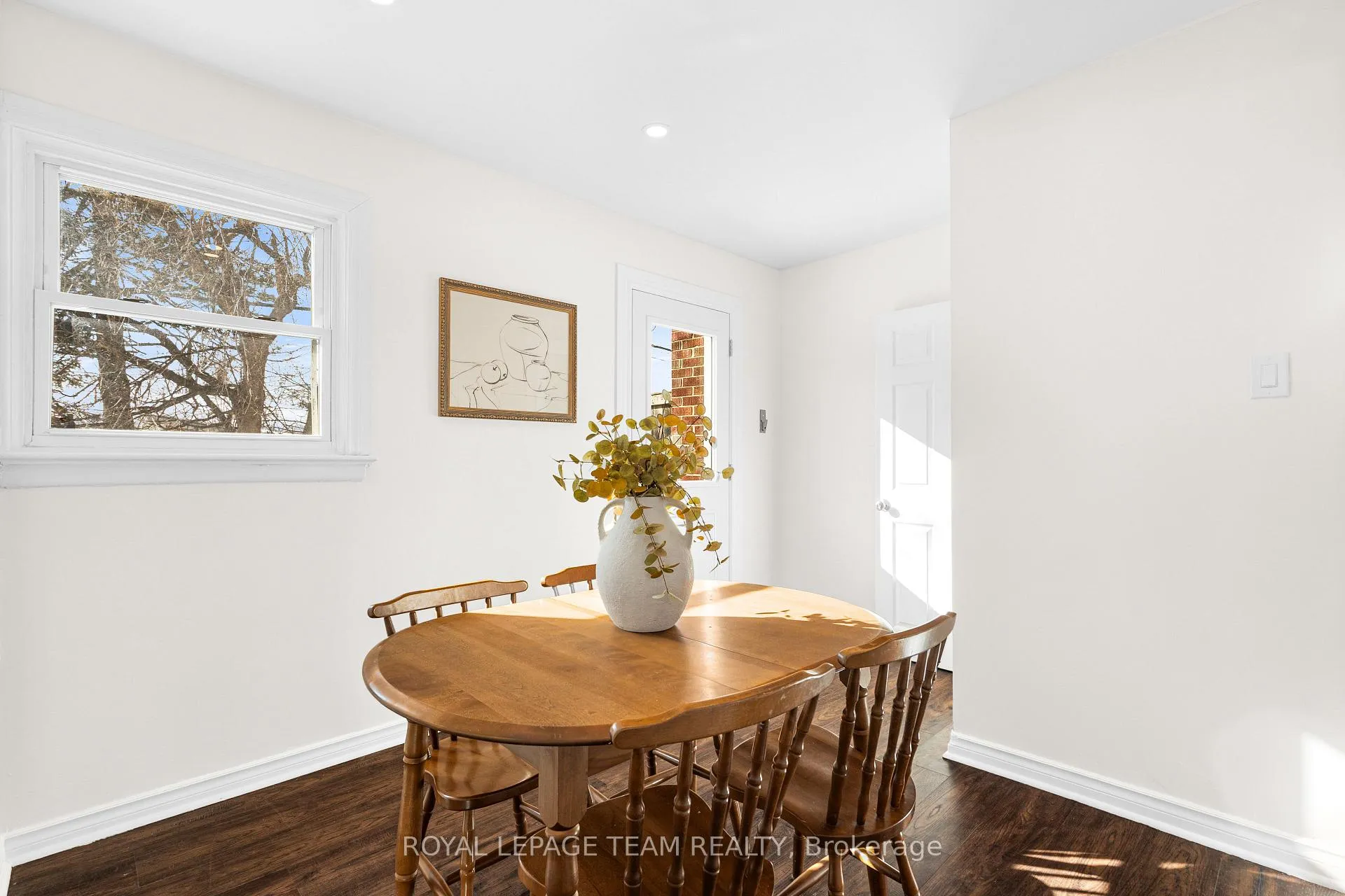 Photo 22 of 852 Borthwick Avenue, Ottawa, Castle Heights/Rideau High — HOMEH