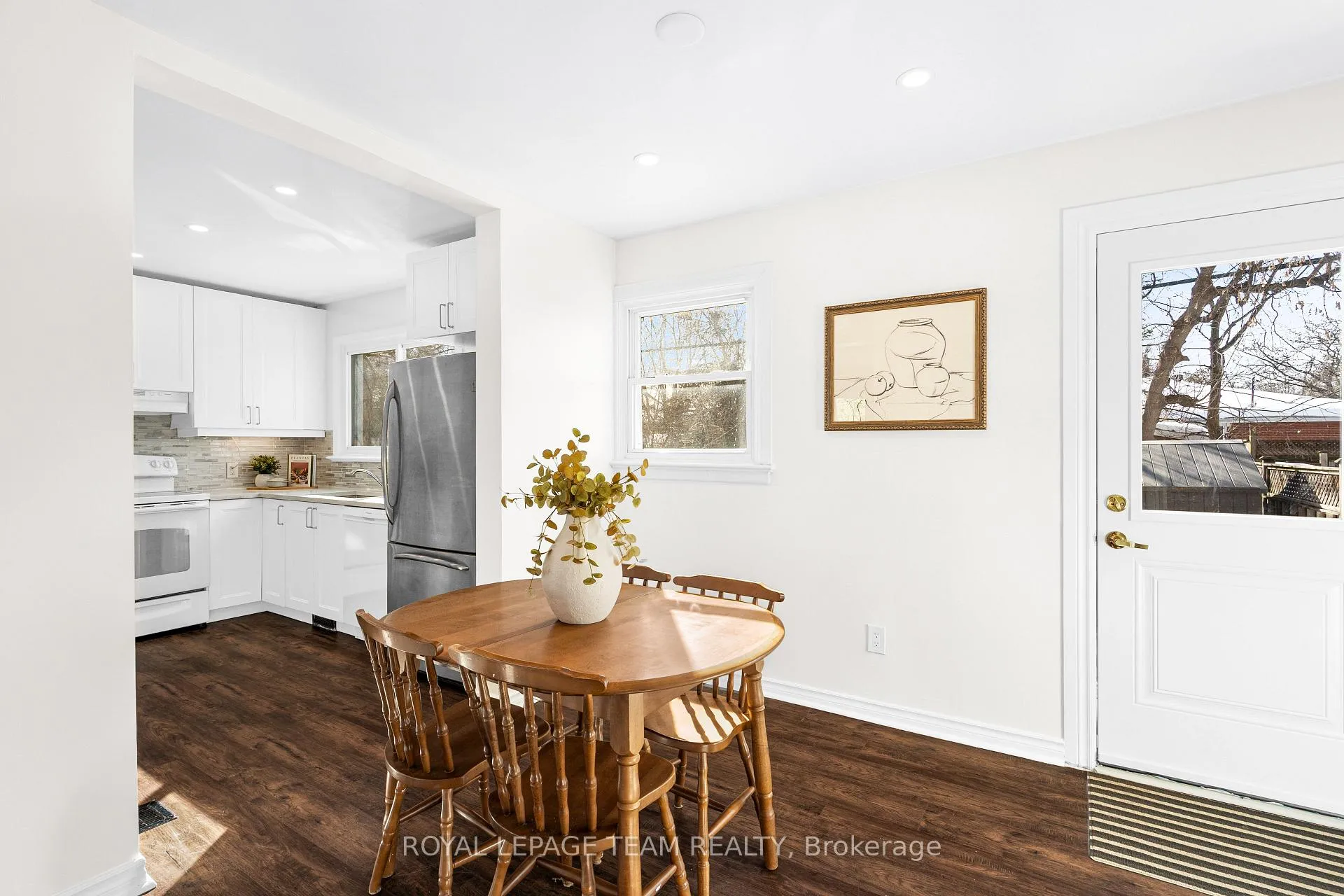 Photo 23 of 852 Borthwick Avenue, Ottawa, Castle Heights/Rideau High — HOMEH