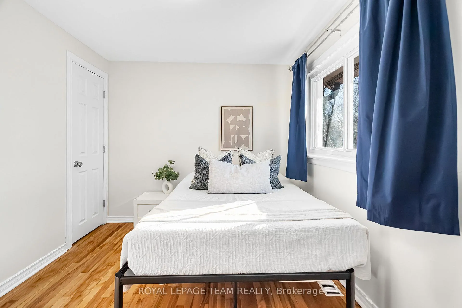Photo 31 of 852 Borthwick Avenue, Ottawa, Castle Heights/Rideau High — HOMEH