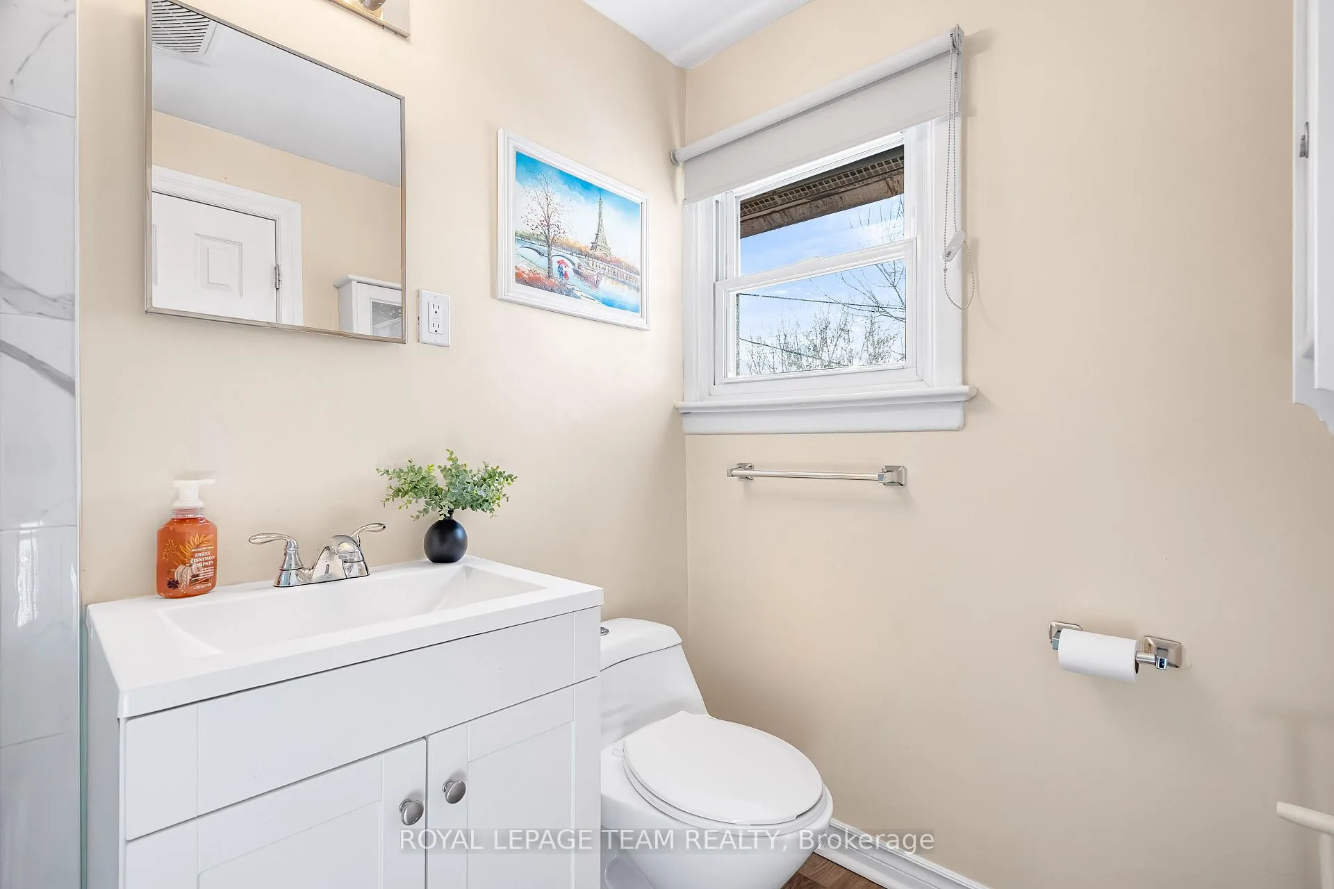 Photo 37 of 852 Borthwick Avenue, Ottawa, Castle Heights/Rideau High — HOMEH