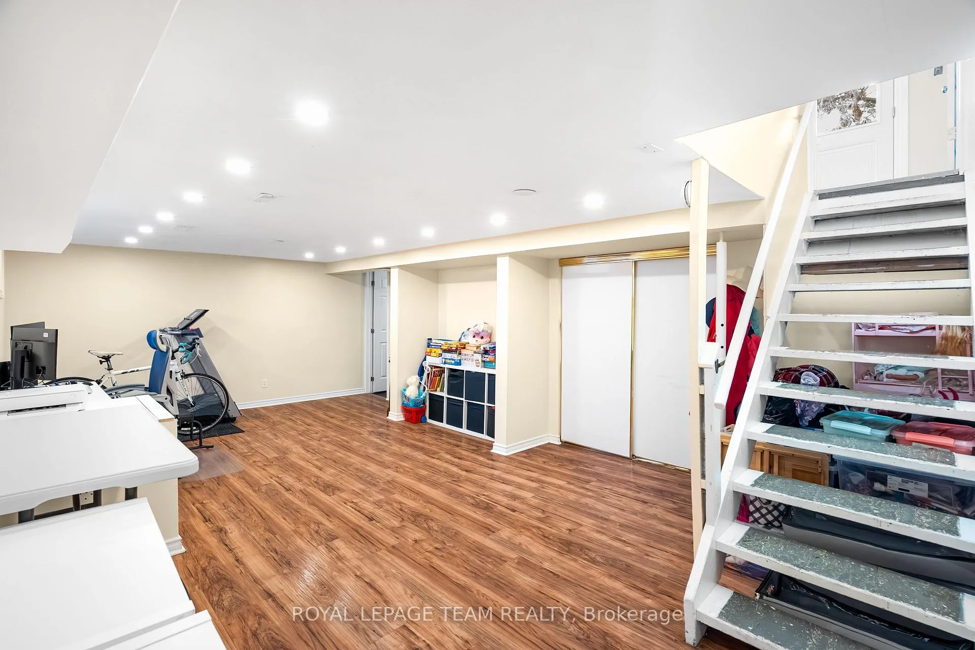 Photo 38 of 852 Borthwick Avenue, Ottawa, Castle Heights/Rideau High — HOMEH