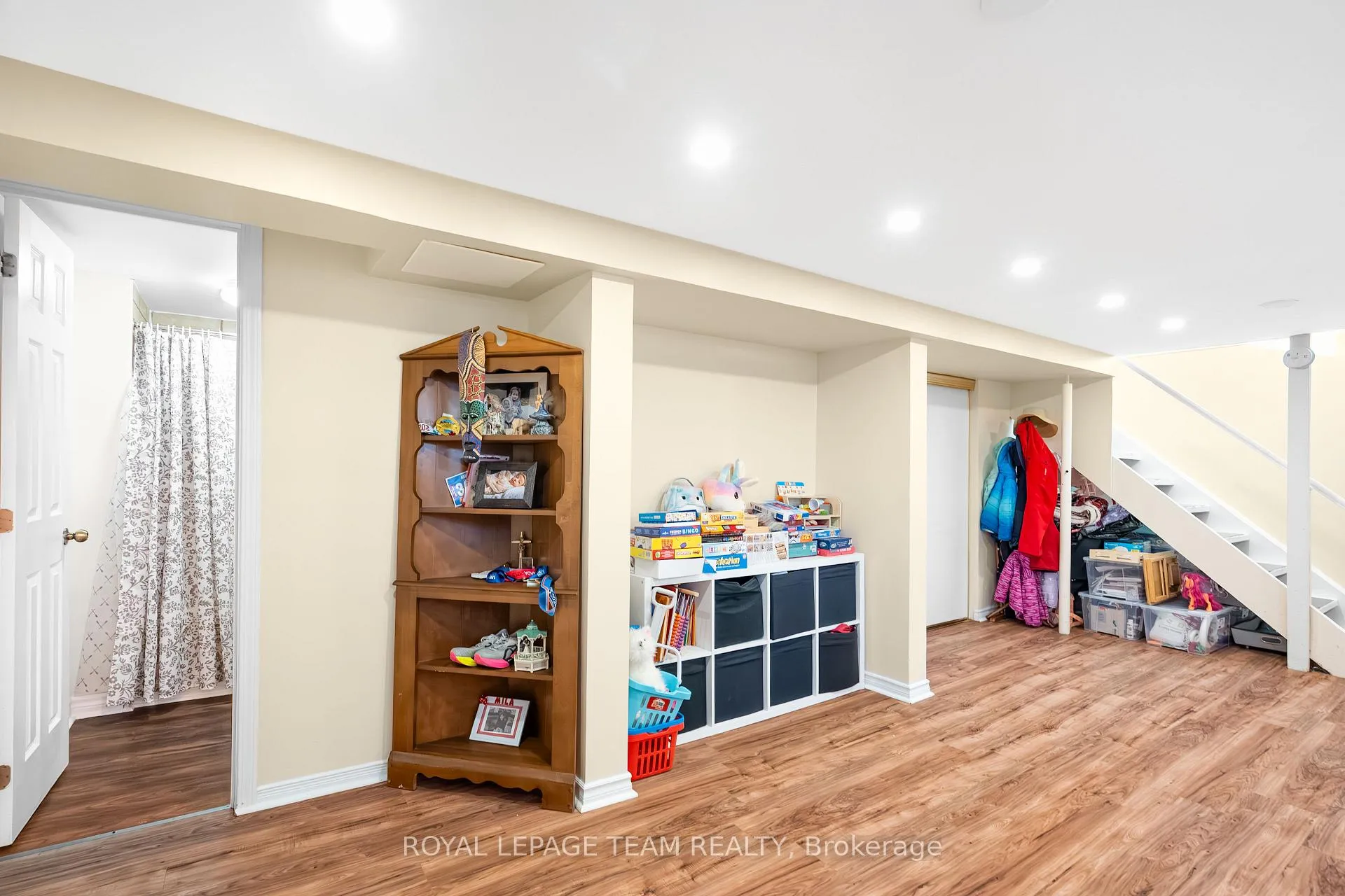 Photo 42 of 852 Borthwick Avenue, Ottawa, Castle Heights/Rideau High — HOMEH