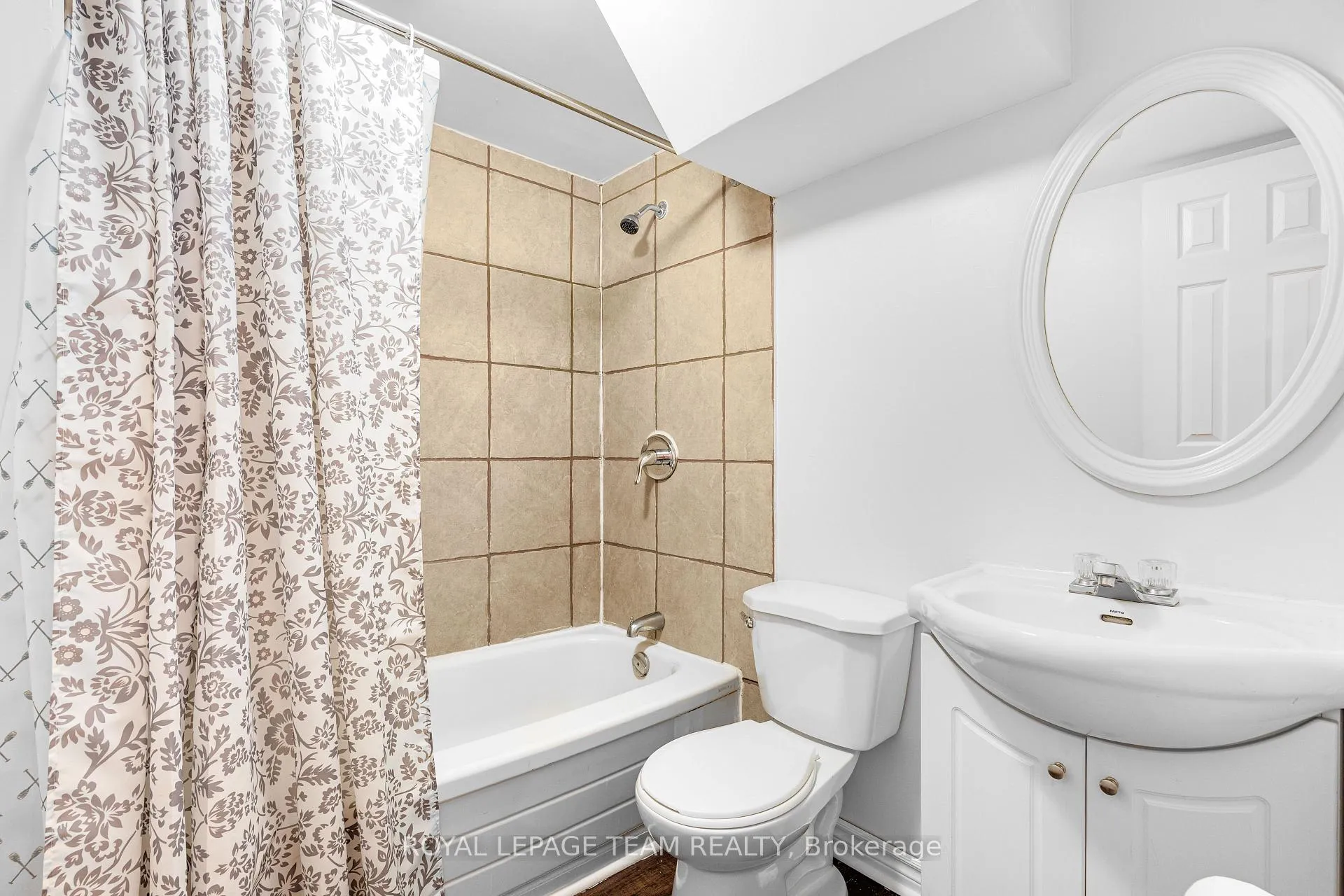 Photo 44 of 852 Borthwick Avenue, Ottawa, Castle Heights/Rideau High — HOMEH