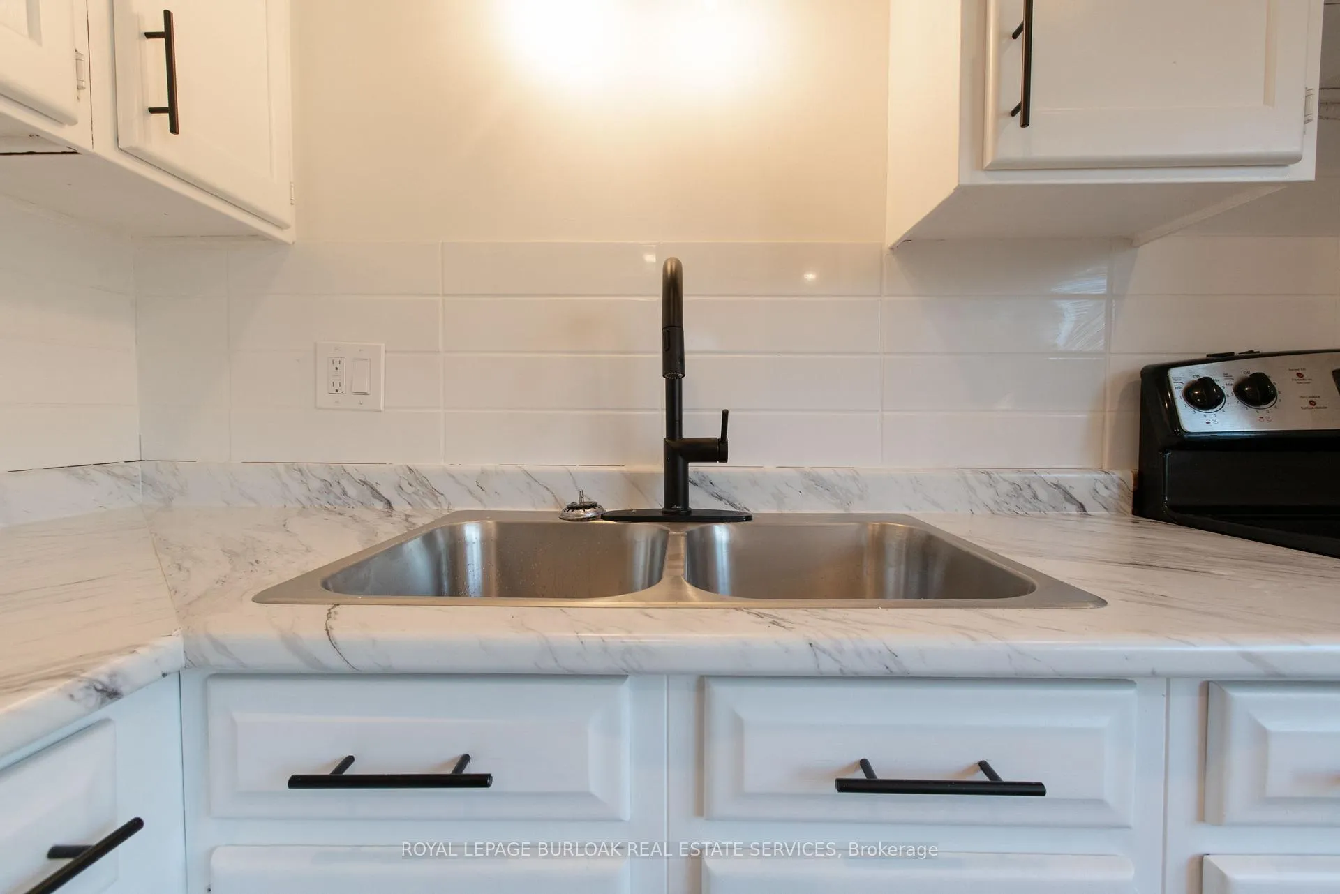 Photo 9 of Unit 1, 49 Province Street S, Hamilton, Delta — HOMEH